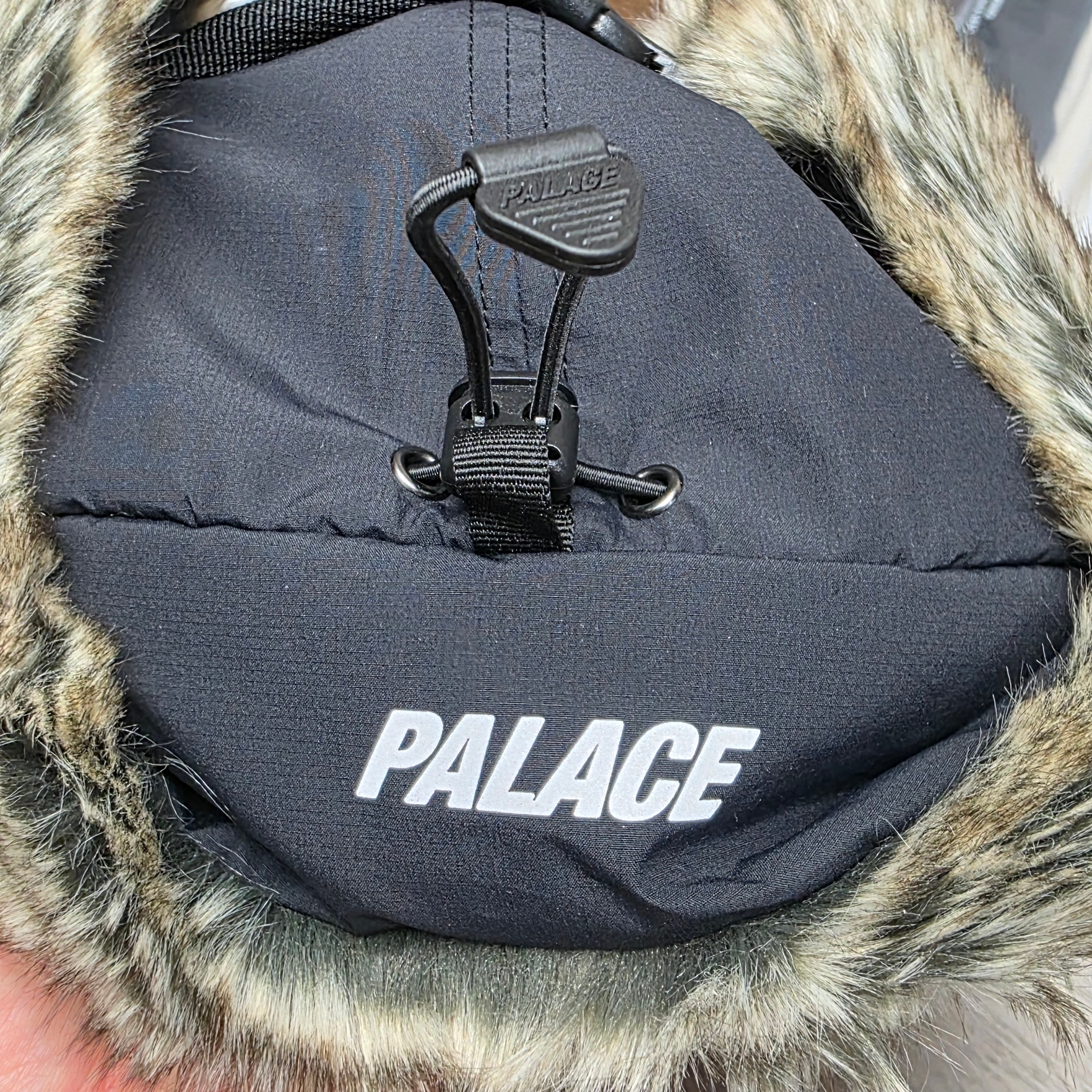 Palace Gore-Tex Dog Ear 6-Panel Black - 23FW 착용 스타일 - 3