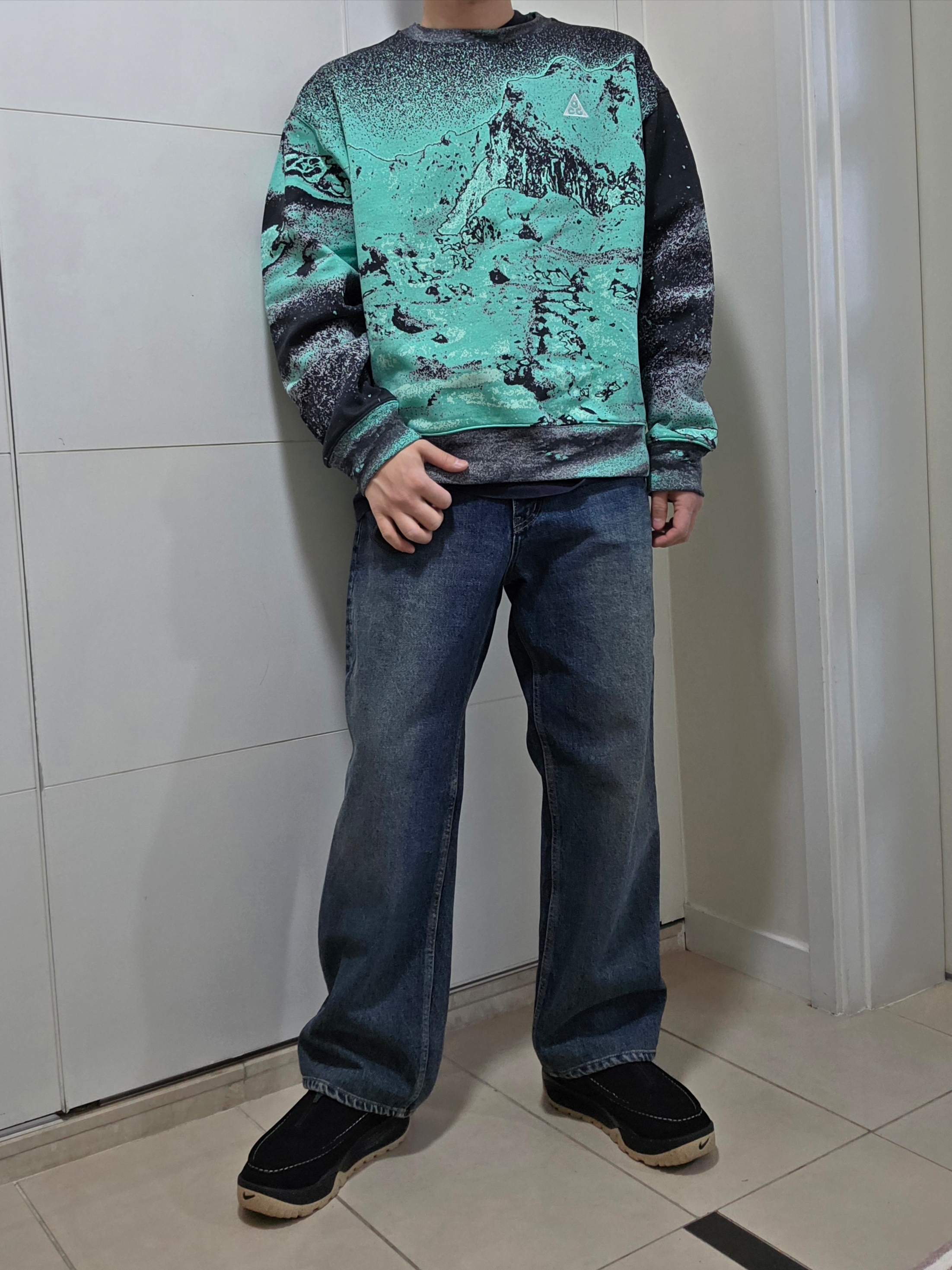 Nike ACG Izy Black Limestone, Nike ACG Therma Fit Crew Fleece AOP Sweatshirt Light Menta - Asia 착용 스타일