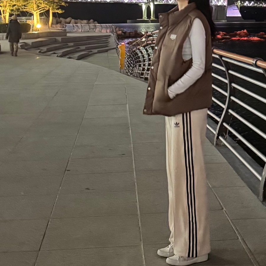(W) Adidas Originals Premium Beckenbauer Luxe Track Pants Wonder White - KR Sizing 착용 스타일