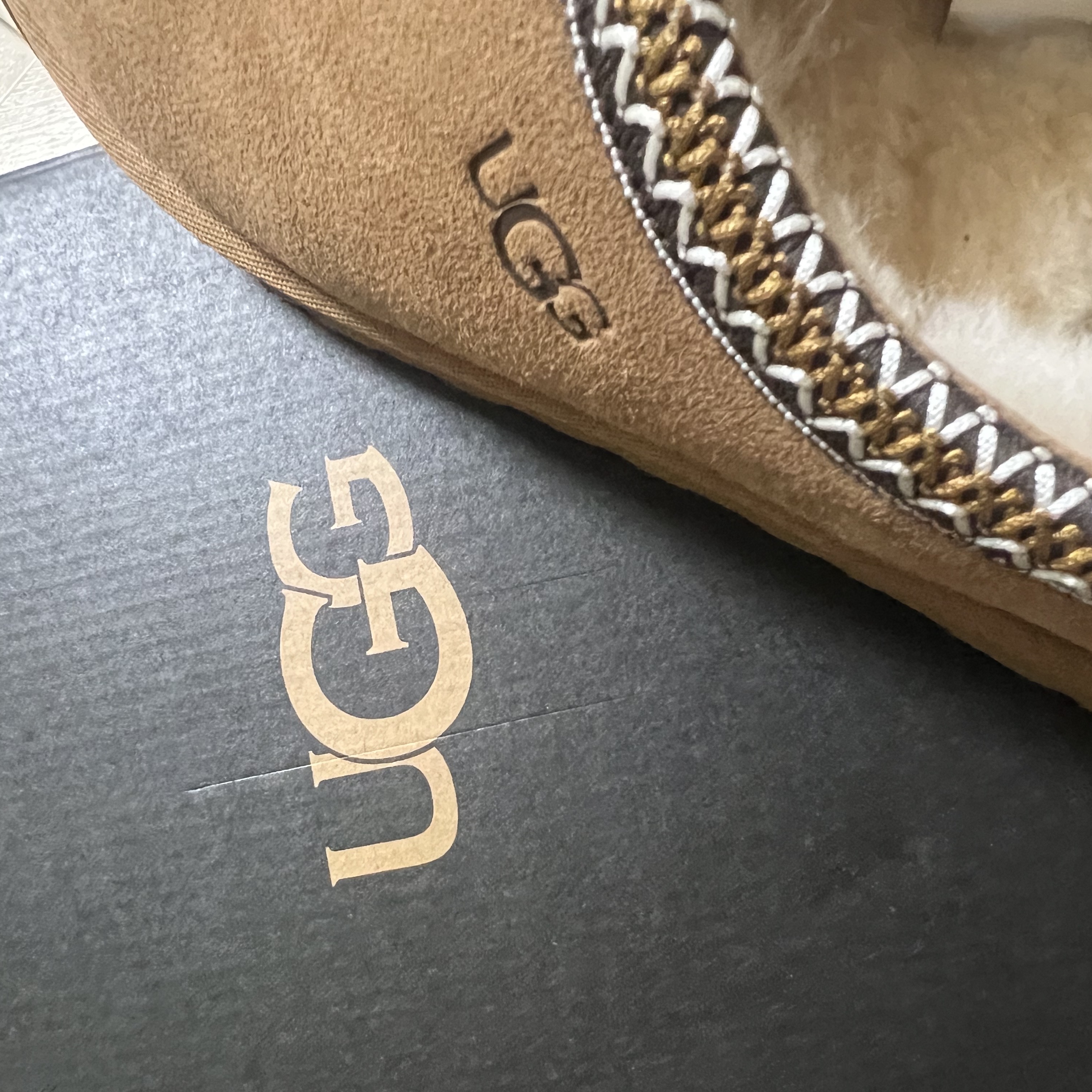 UGG Tasman Slipper Chestnut 착용 스타일