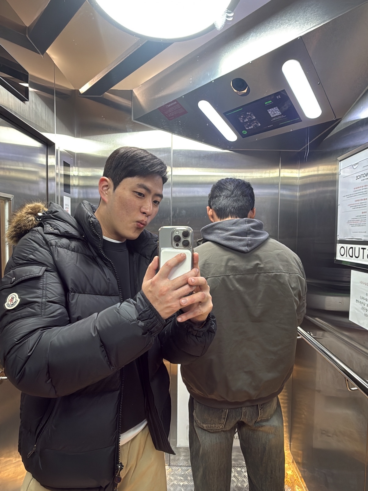 Moncler Mayaf Hooded Short Down Jacket Black - 25FW, Hermes Bouncing Sneakers Calfskin Suede Goatskin & Blanc 착용 스타일 - 3