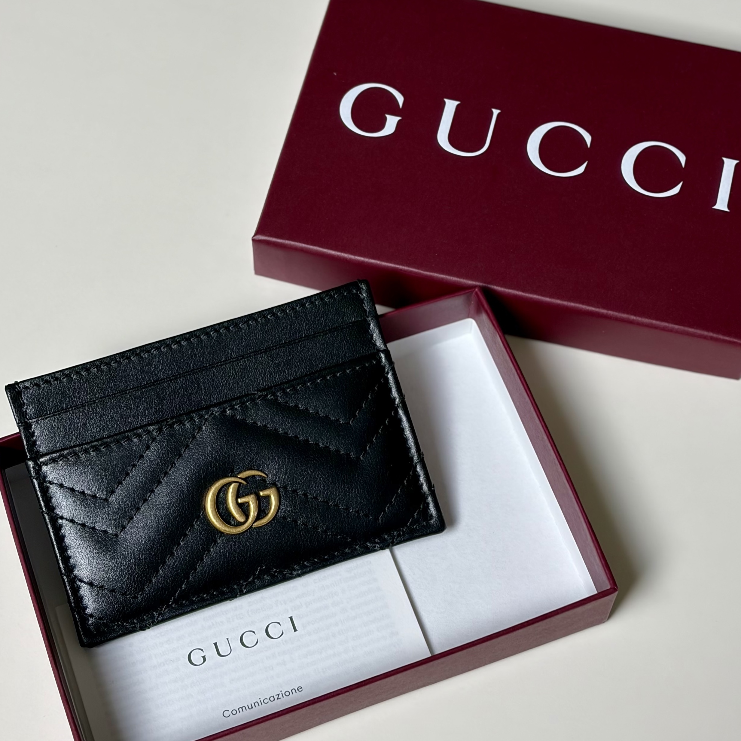 Gucci GG Marmont Card Case Black 착용 스타일