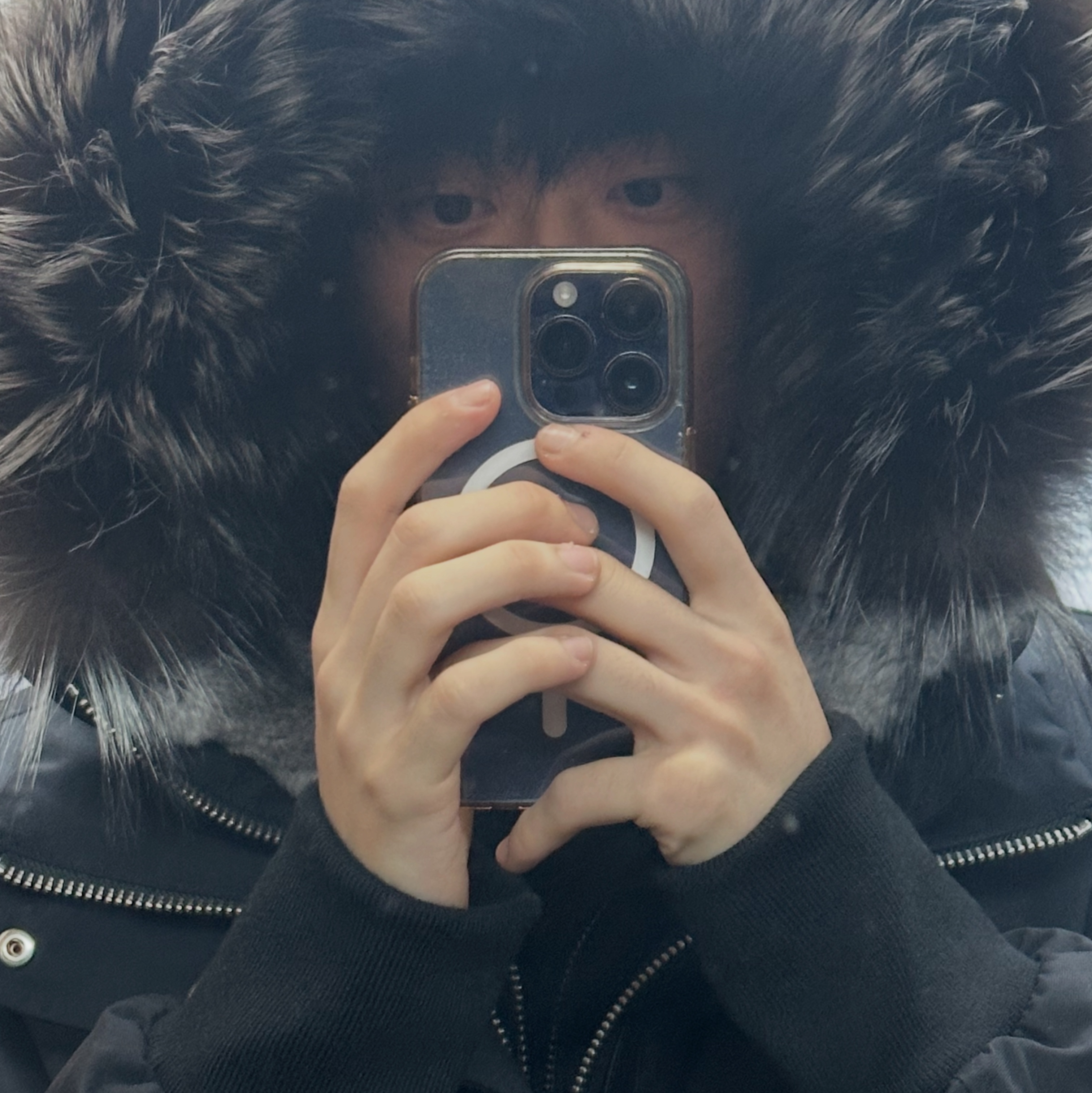 Mackage Dixon 2-In-1 Nordic Tech Down Bomber with Silver Fox Fur Black Silver 착용 스타일