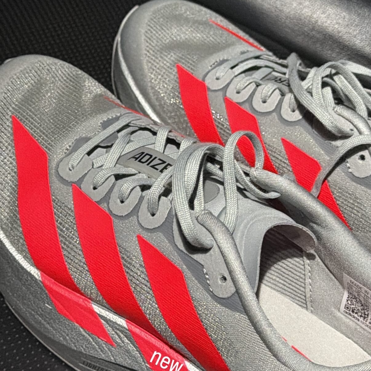Adidas Adizero EVO SL Silver Metallic Lucid Red 착용 스타일