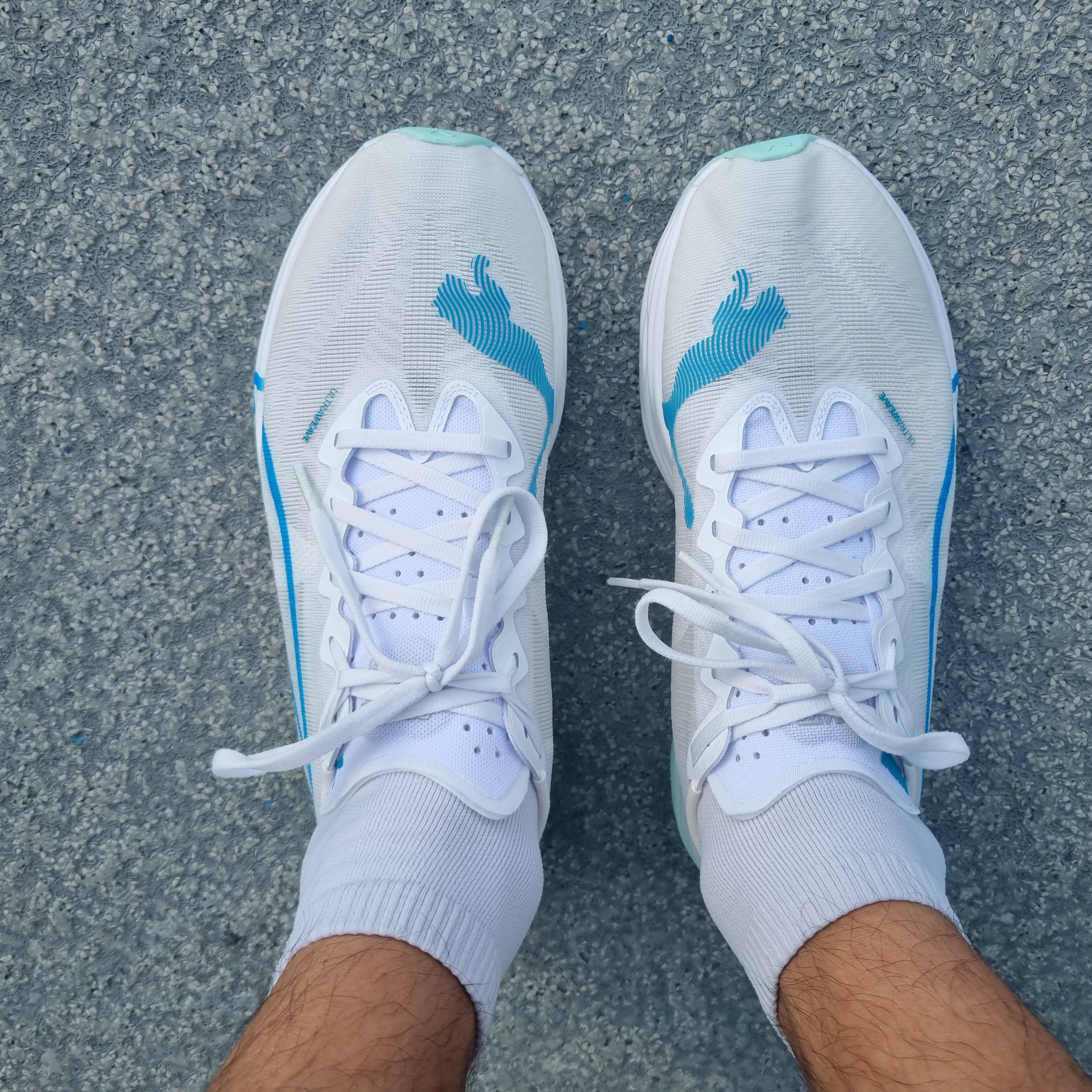 Puma Deviate Nitro Elite 3 White Speed Blue 착용 스타일 - 2