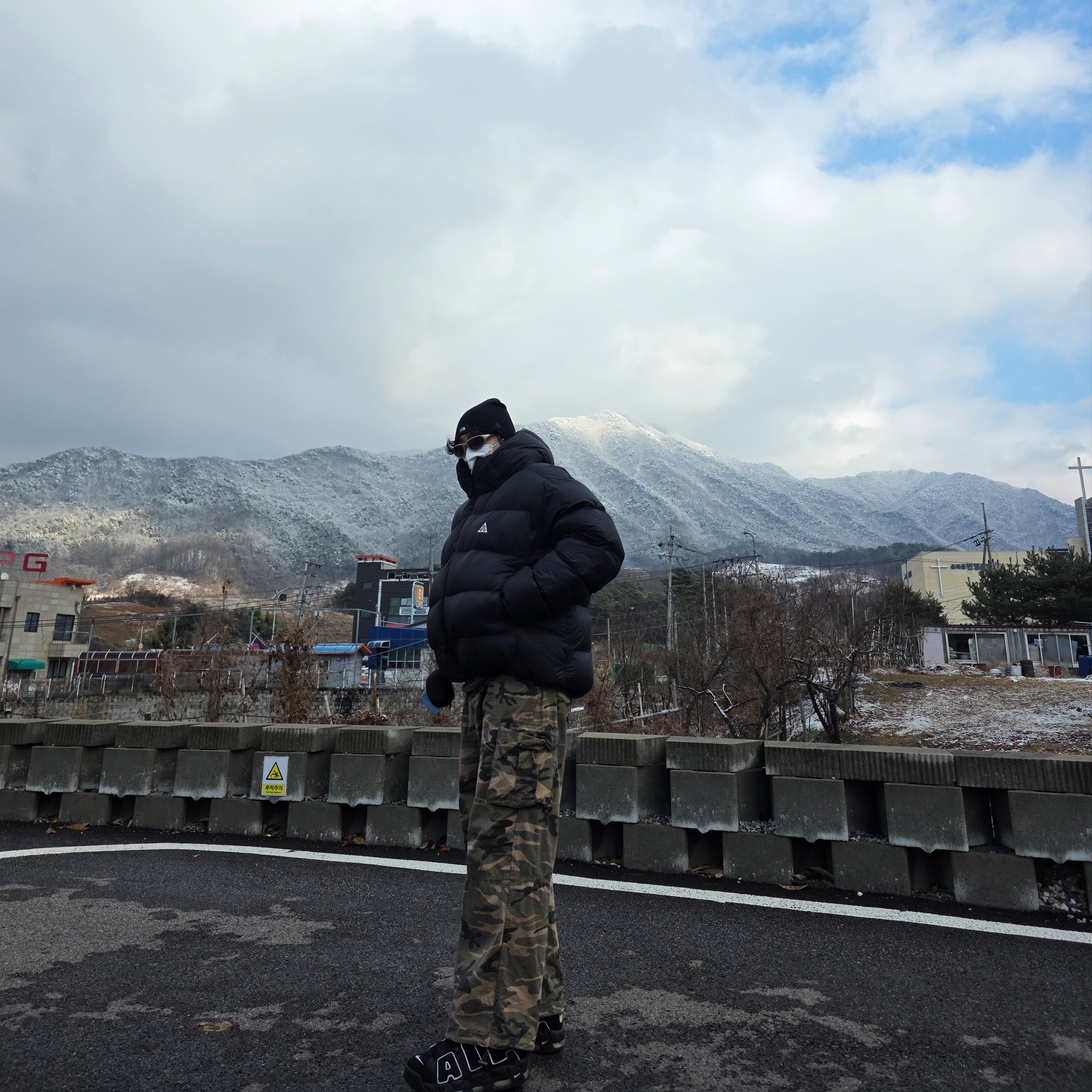Montbell Trekking Glasses Silver Metallic Light Grey, Nike ACG Therma-Fit ADV Lunar Lake Loose Hooded Jacket Black Summit White - Asia 착용 스타일 - 4