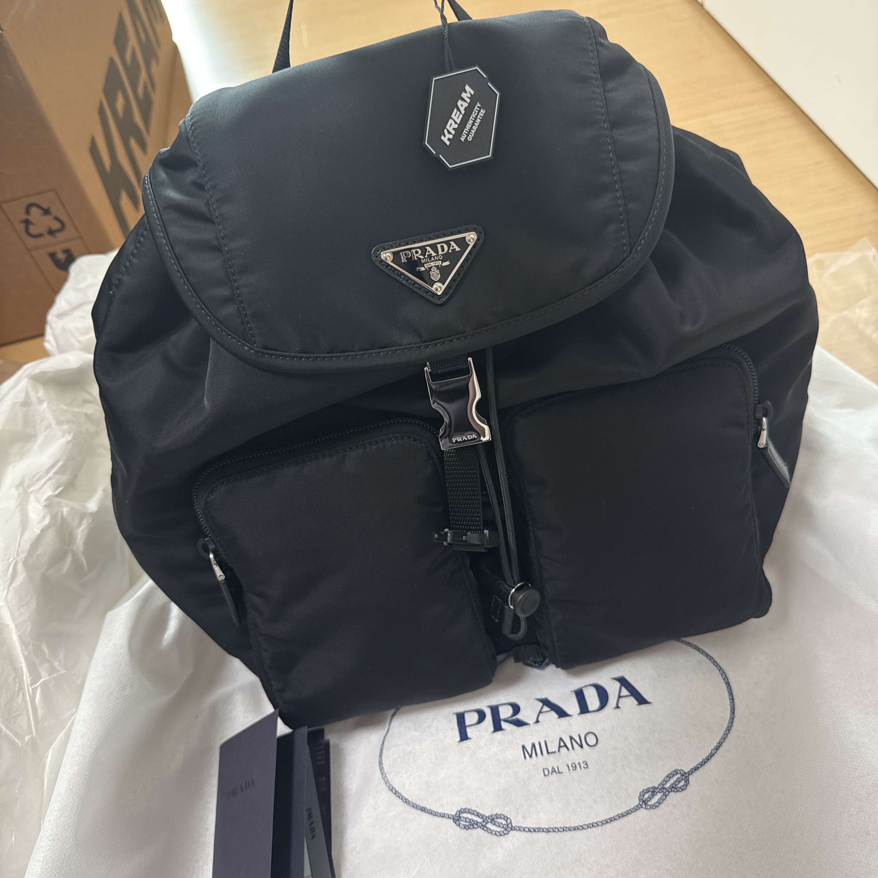 Prada Nylon Backpack Black 착용 스타일