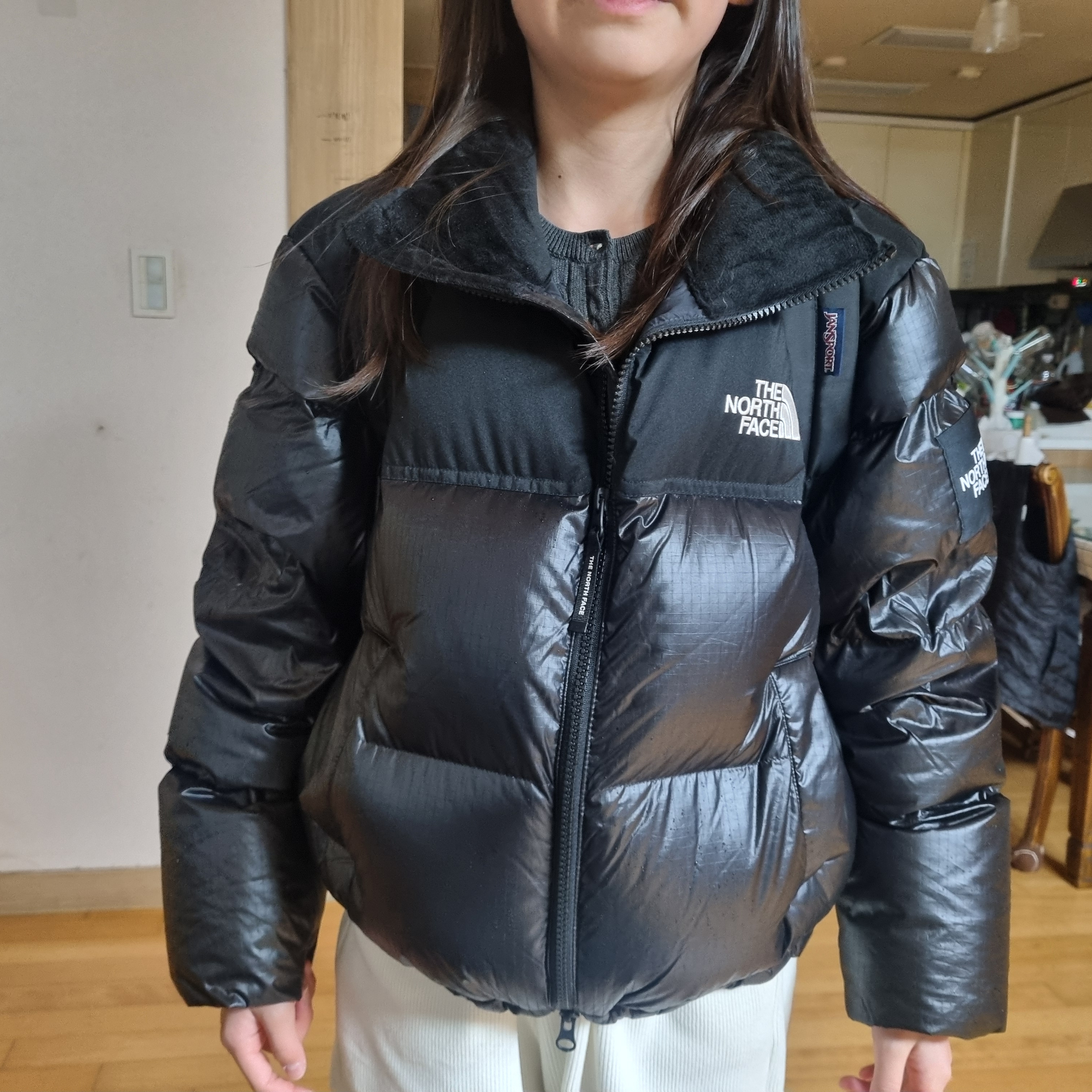 (W) The North Face White Label Novelty Nuptse Down Jacket Black 착용 스타일 - 1