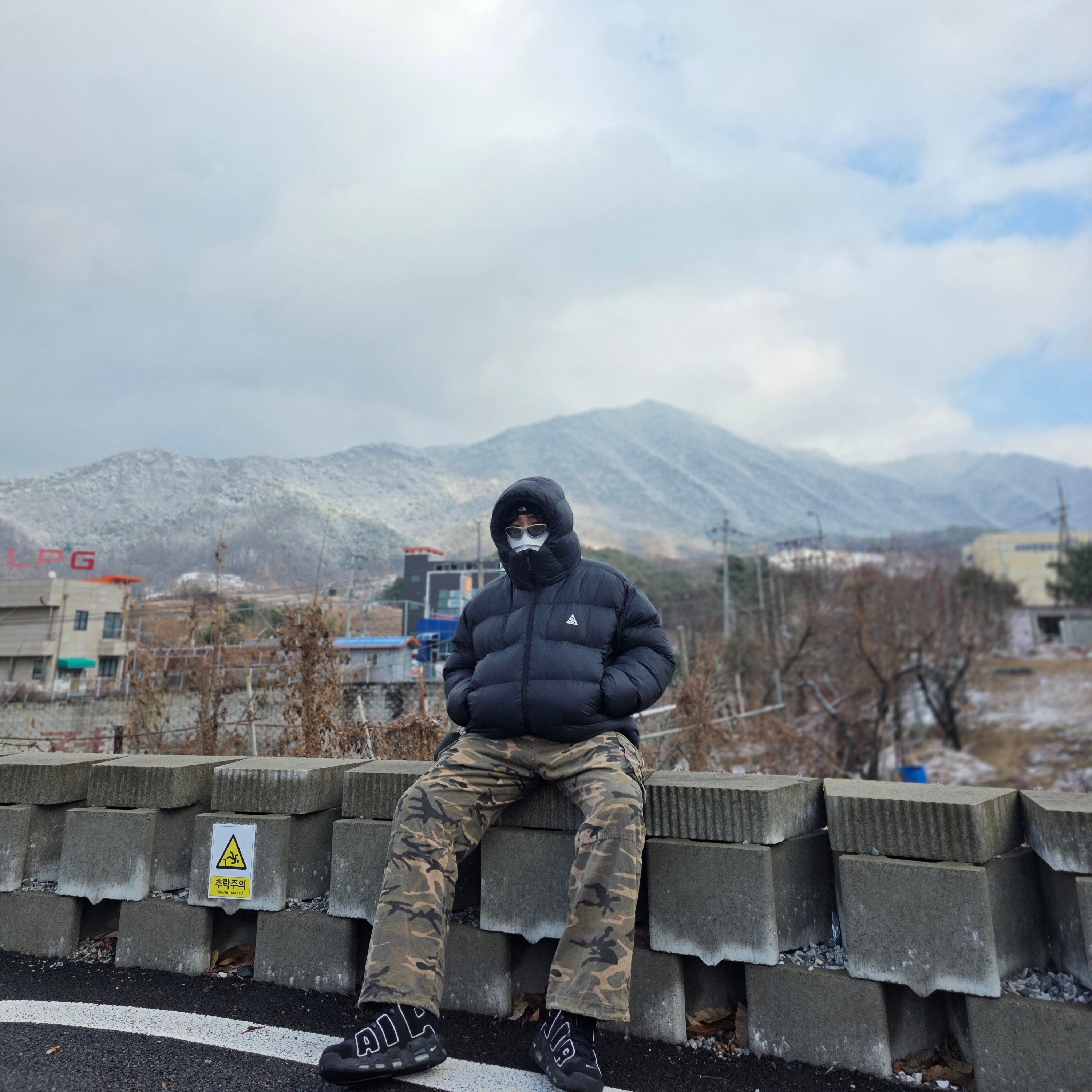 Montbell Trekking Glasses Silver Metallic Light Grey, Nike ACG Therma-Fit ADV Lunar Lake Loose Hooded Jacket Black Summit White - Asia 착용 스타일 - 1