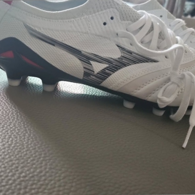 Nike Phantom 6 Low Pro AG Royal Tint Bright Crimson, Mizuno Morelia Neo IV Beta Japan White Black Chinese Red 착용 스타일 - 2