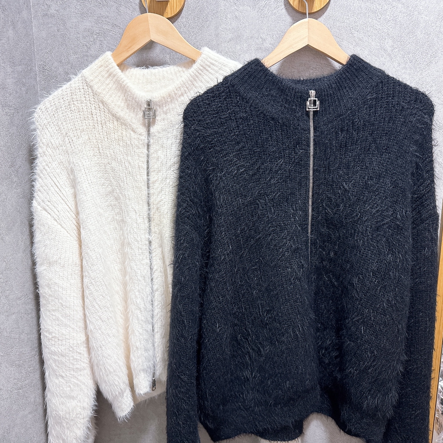 Wooyoungmi High Neck Zipup Sweater White - 24FW, Wooyoungmi High Neck Zip Up Sweater Navy - 24FW 착용 스타일 - 2