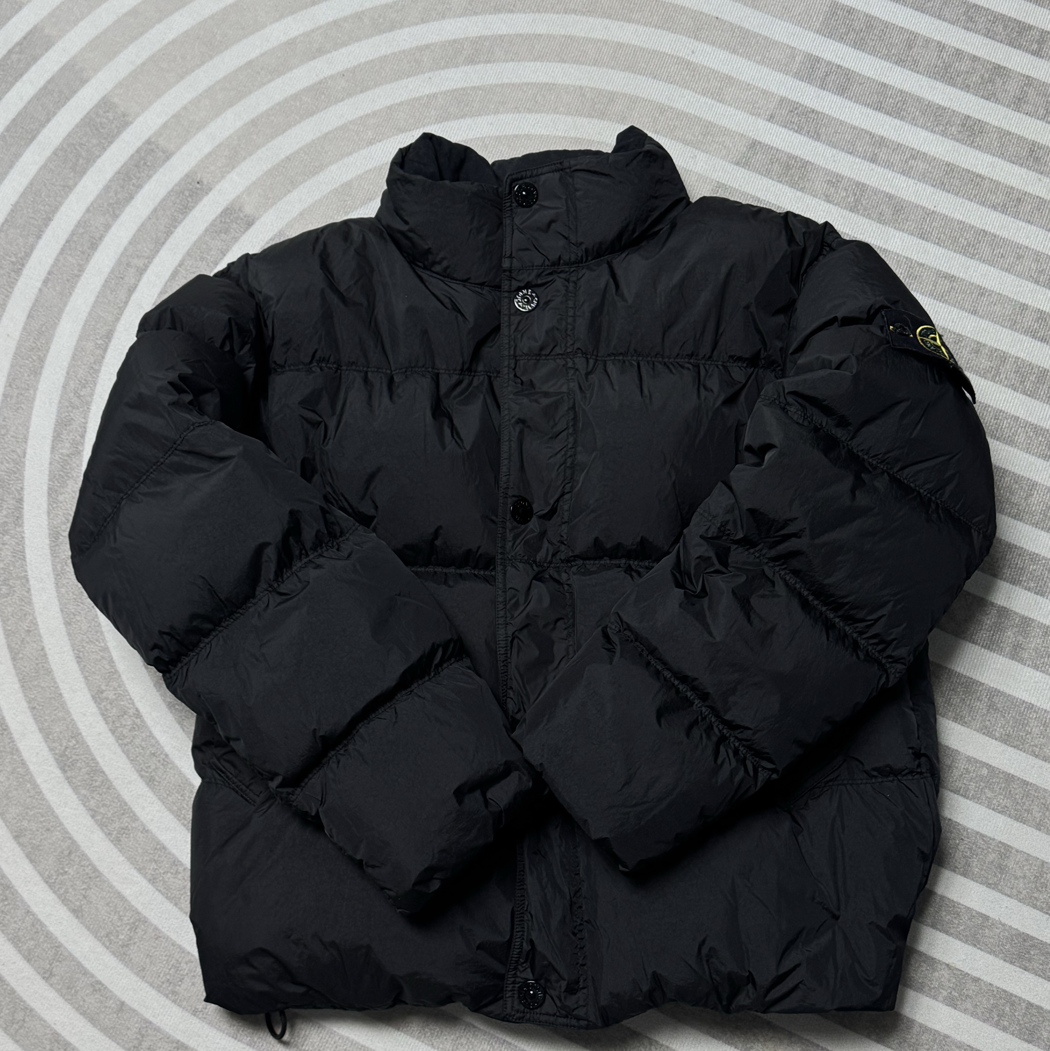 Stone Island 4100010 Crinkle Reps NY Recycled Nylon Down Jacket with Wind Resistant Black - 25FW 착용 스타일 - 2