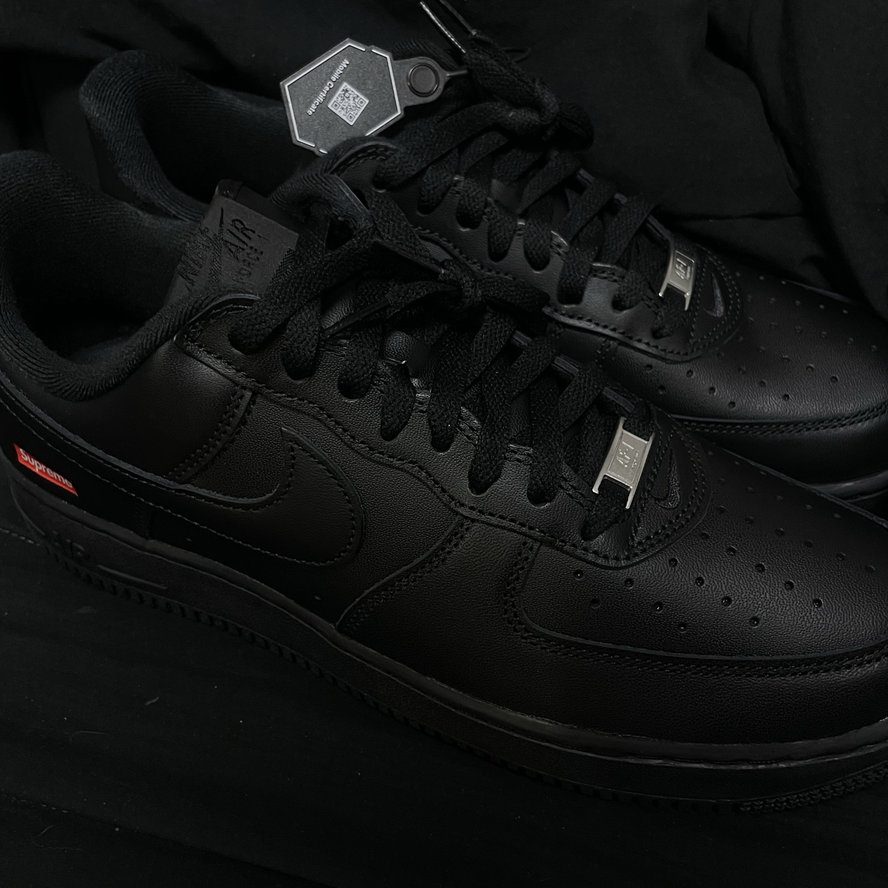 Nike x Supreme Air Force 1 Low Black 착용 스타일
