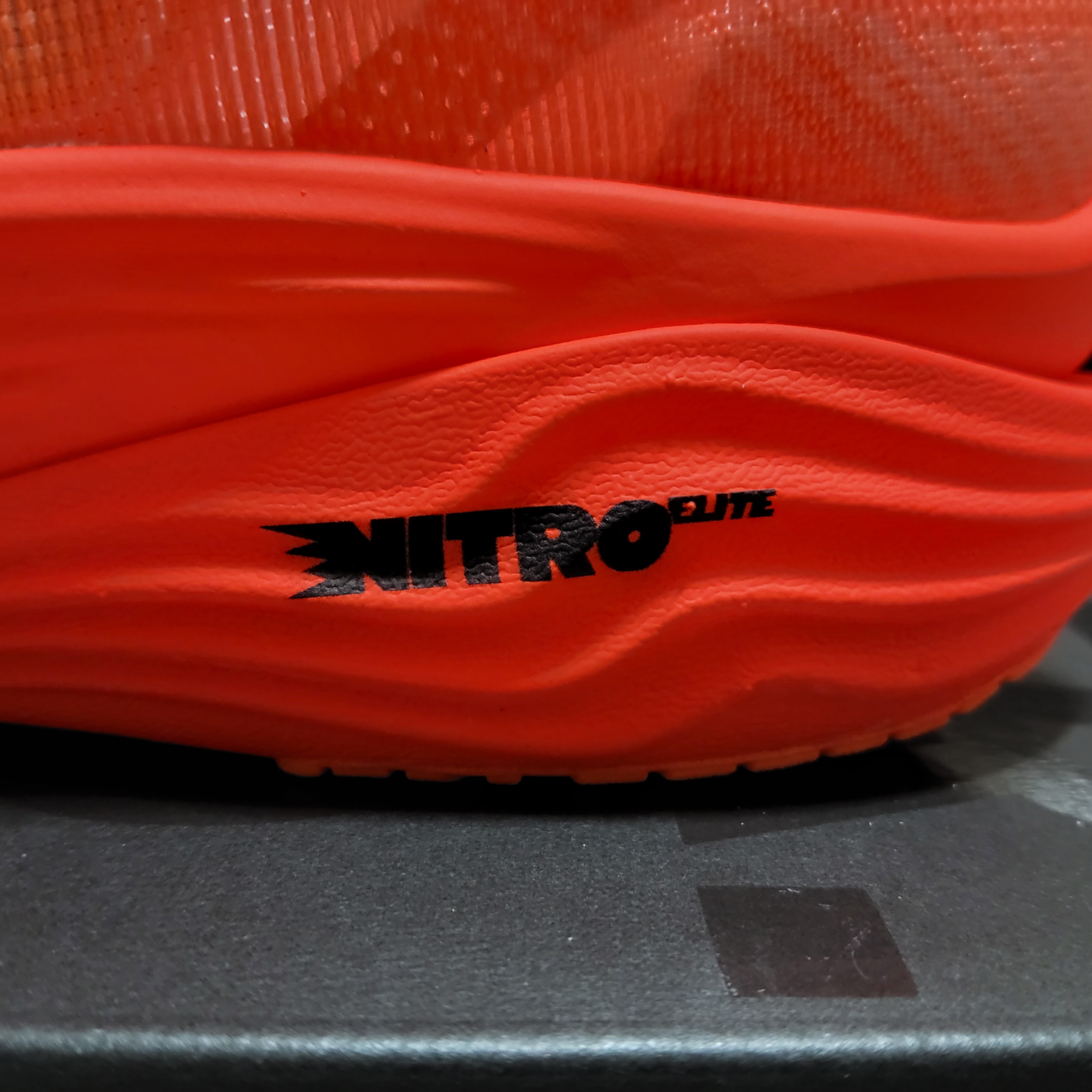 Puma Deviate Nitro Elite 3 Glowing Red Black 착용 스타일 - 6