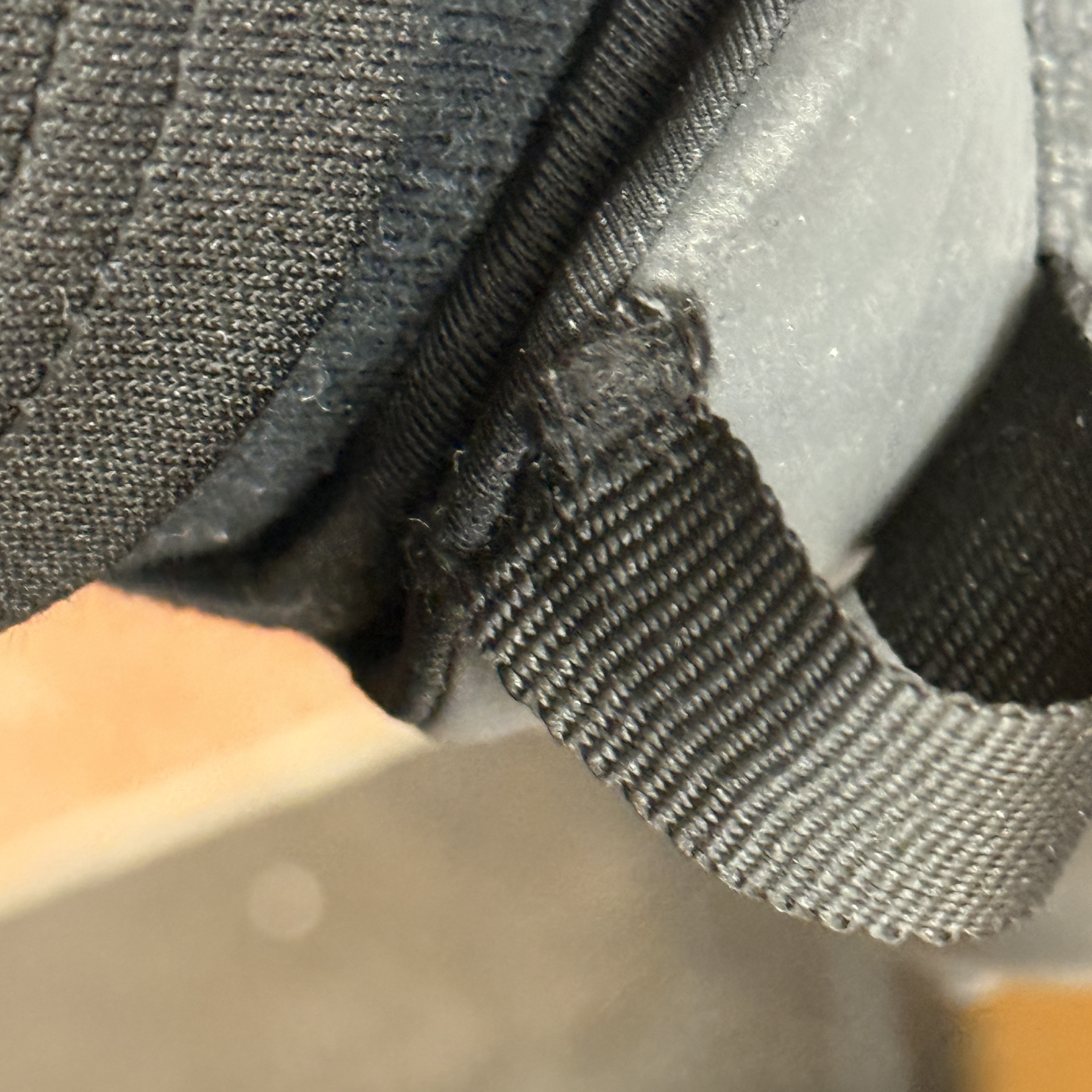 Oakley Edge Icon Blackout, Needles Poly Smooth Track Pants Black 착용 스타일 - 2