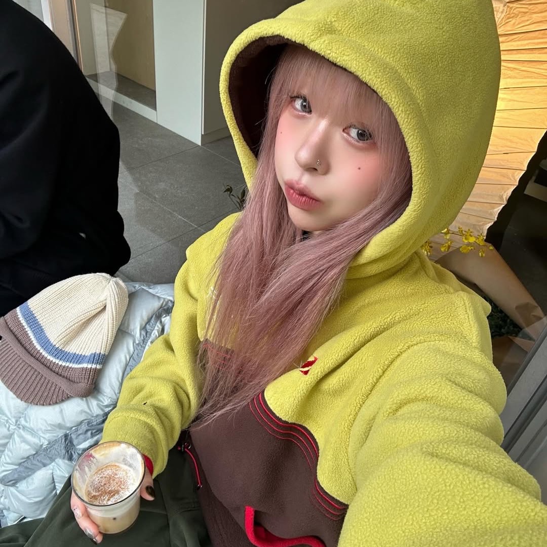 SPORT CHAMBER Bench Fleece Hood T-Shirt Yellow 착용 스타일 - 10