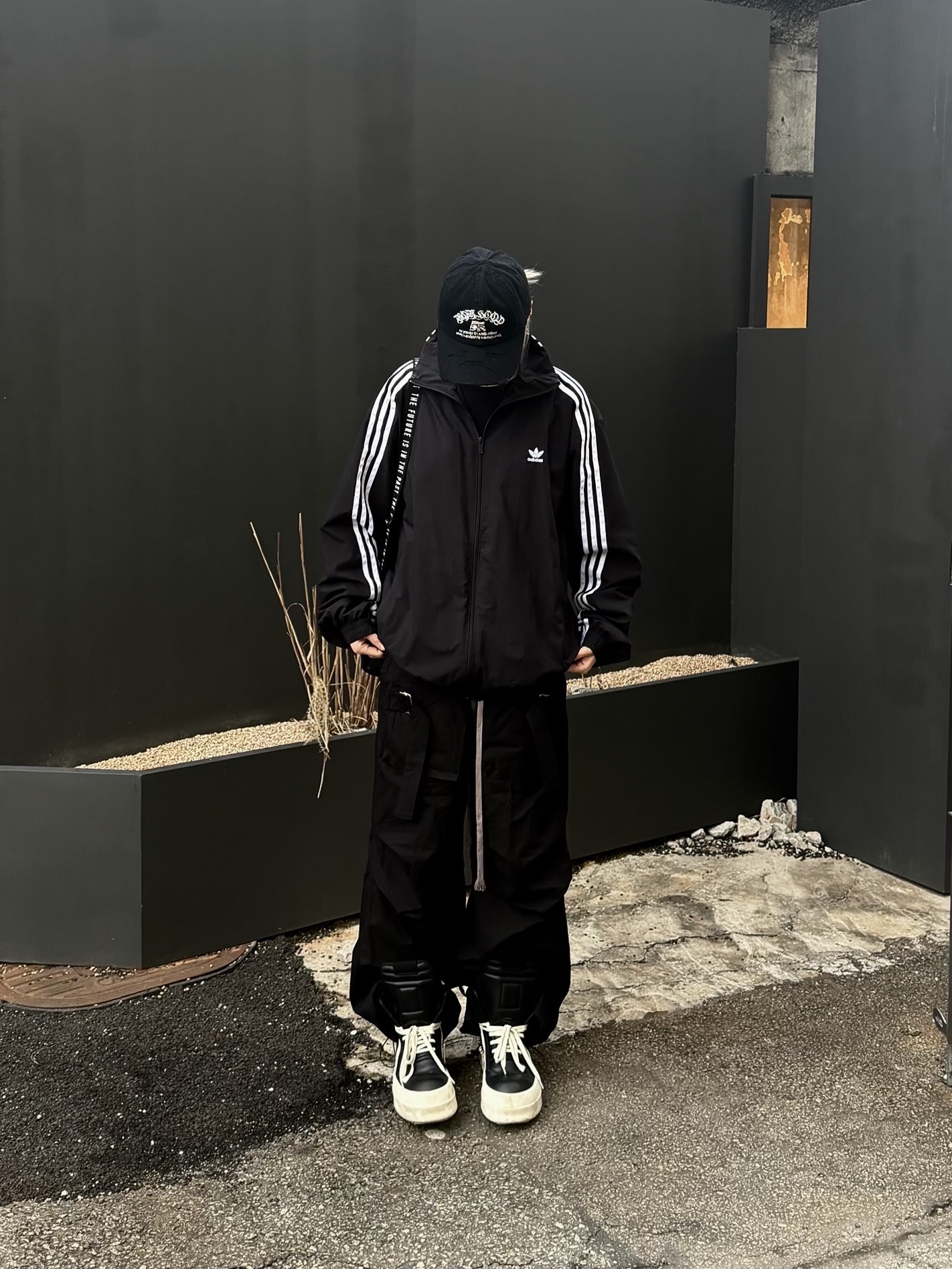 (W) Adidas Adilenium Oversized Track Top Black - KR Sizing 착용 스타일