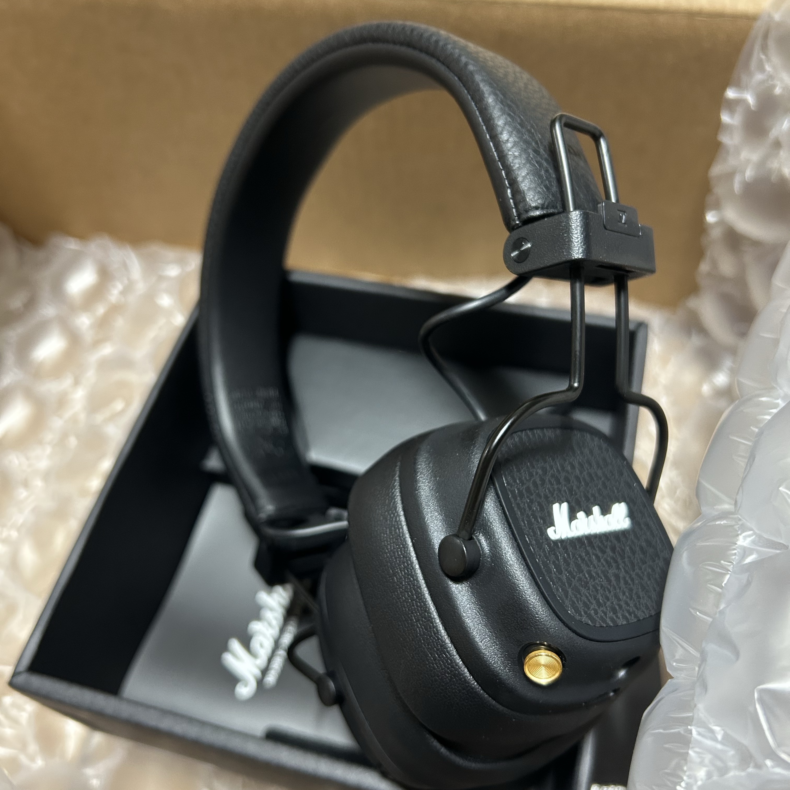 Marshall Major V Black (Korean Ver.) 착용 스타일 - 1