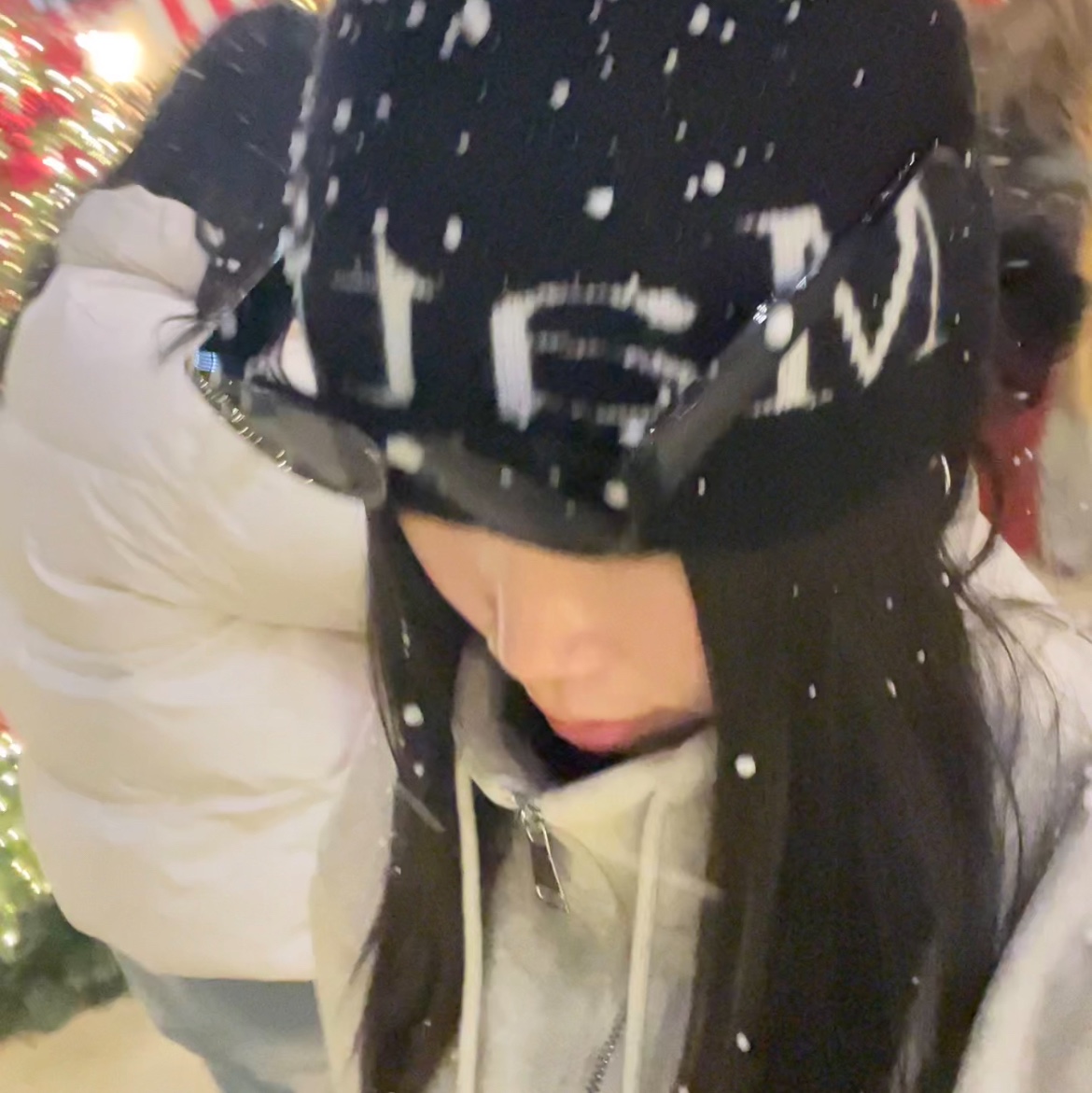 Matin Kim Logo Jacquard Short Beanie Black 착용 스타일 - 3