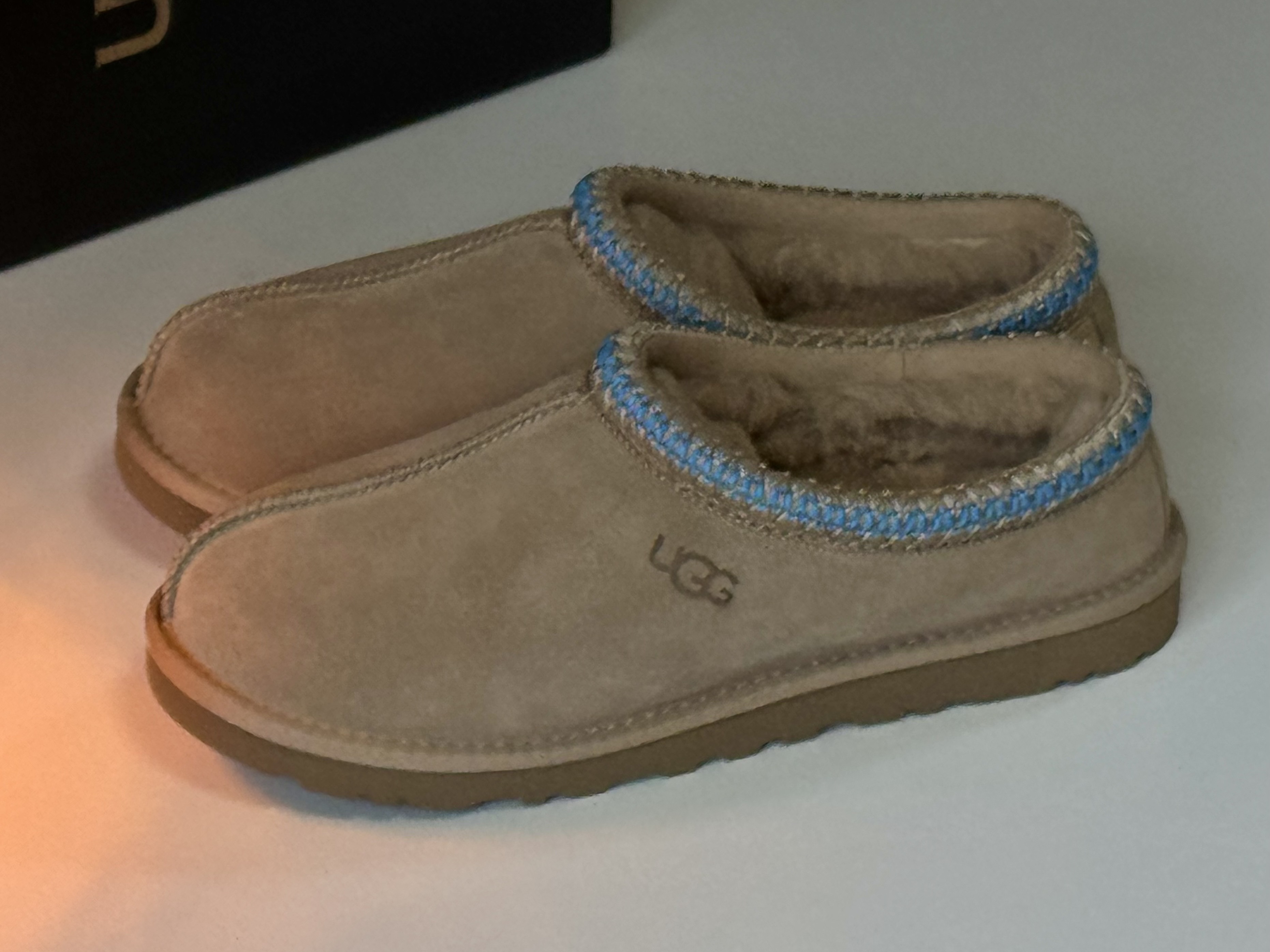 UGG Tasman Slipper Sand Santorini, UGG Tasman II Slipper Chestnut 착용 스타일 - 5