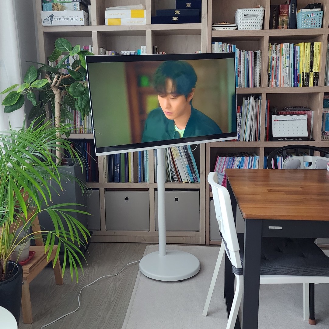 [12% 쿠폰] WIDEVU WideMovingVu White Edition V3 Set QLED 101cm(40 in) FHD Smart Mobile TV 착용 스타일