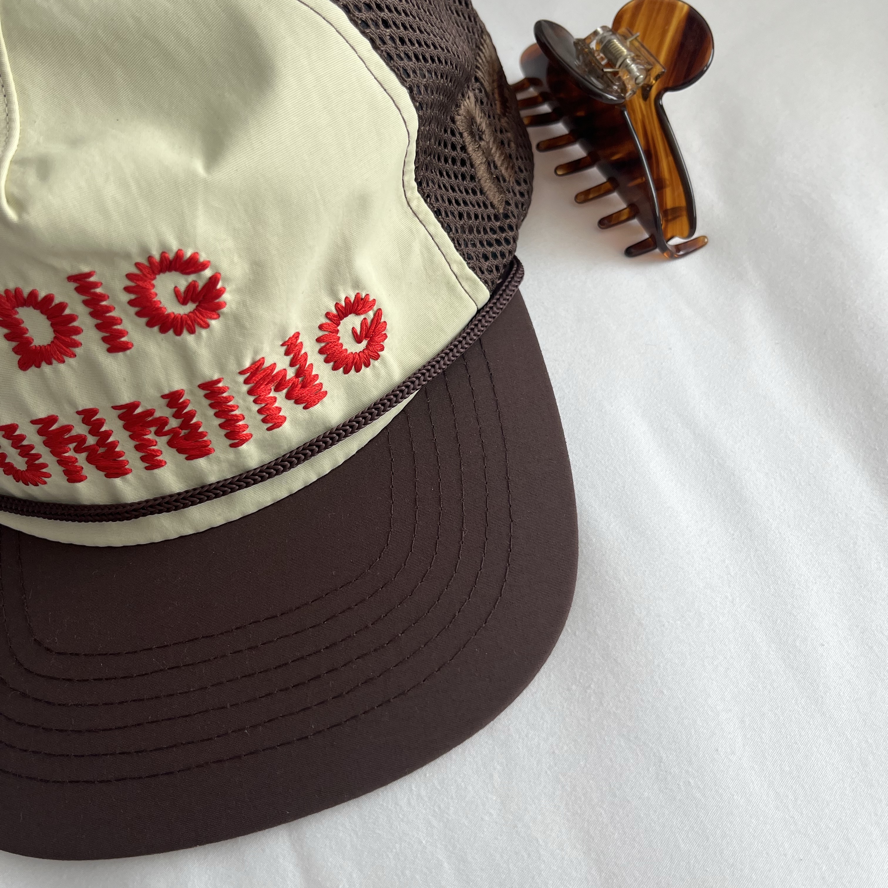 Alex Zono I Dig Running Trucker Hat OG Brown 착용 스타일