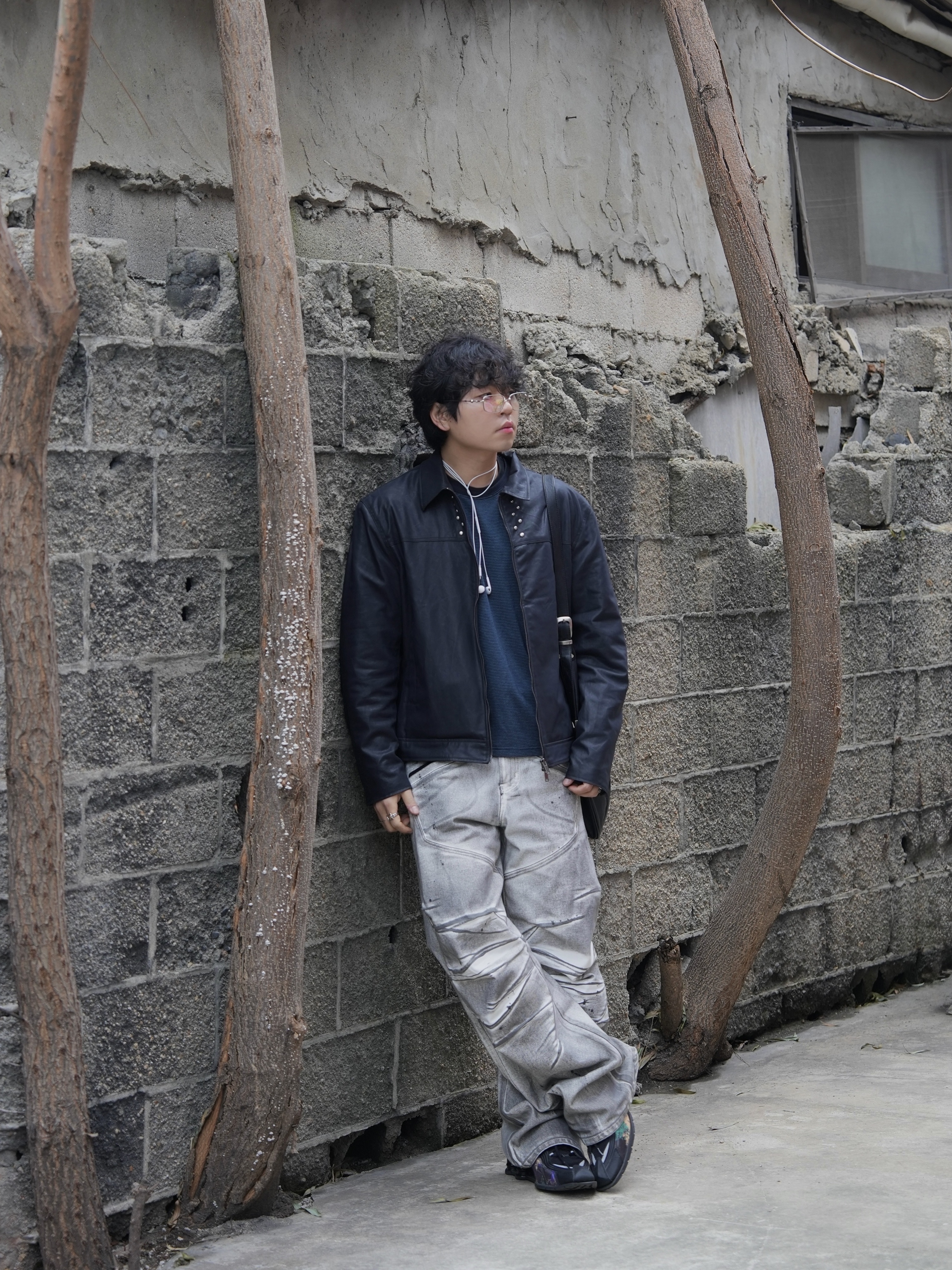 Gentle Monster Atomic 02 Silver, Nike x Martine Rose Shox MR4 Black Multi 착용 스타일 - 2