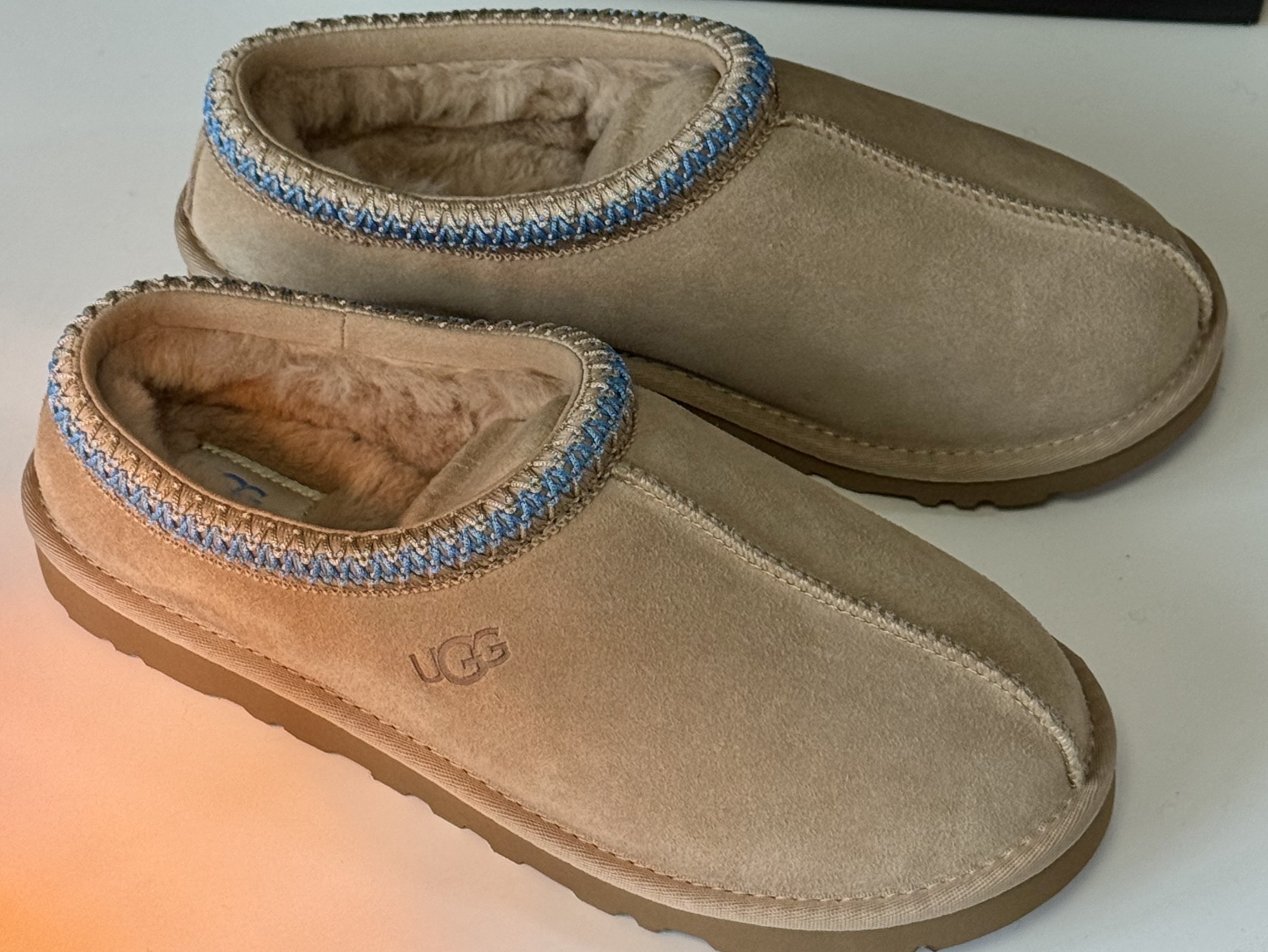 UGG Tasman Slipper Sand Santorini, UGG Tasman II Slipper Chestnut 착용 스타일 - 4
