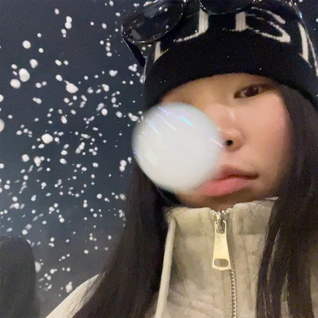 Matin Kim Logo Jacquard Short Beanie Black 착용 스타일 - 2