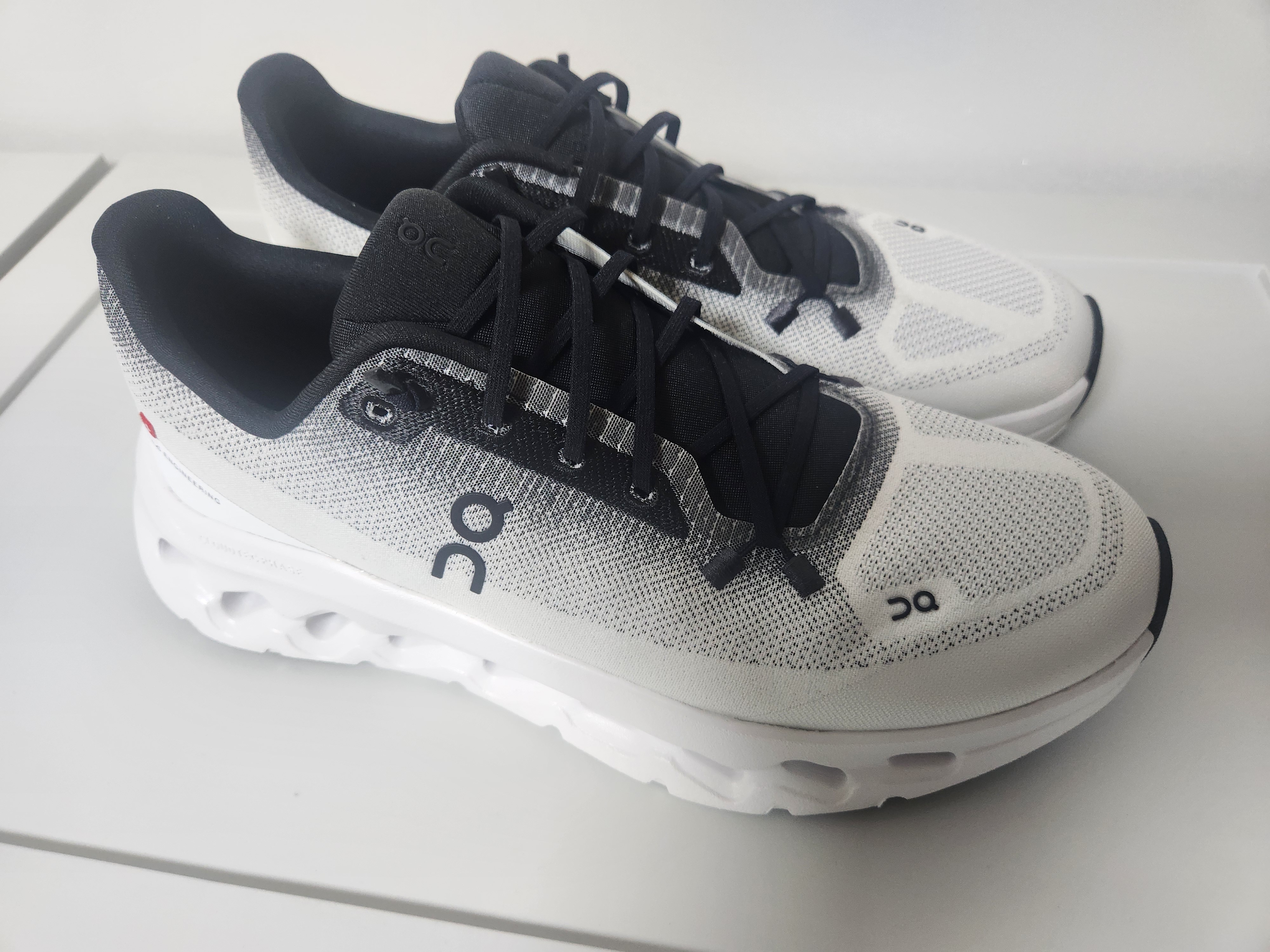On Running Cloudtilt Black Ivory 착용 스타일 - 1