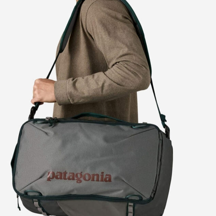 Patagonia Black Hole Mini MLC 30L Black, Patagonia Black Hole Mini MLC 30L Noble Grey 착용 스타일 - 9