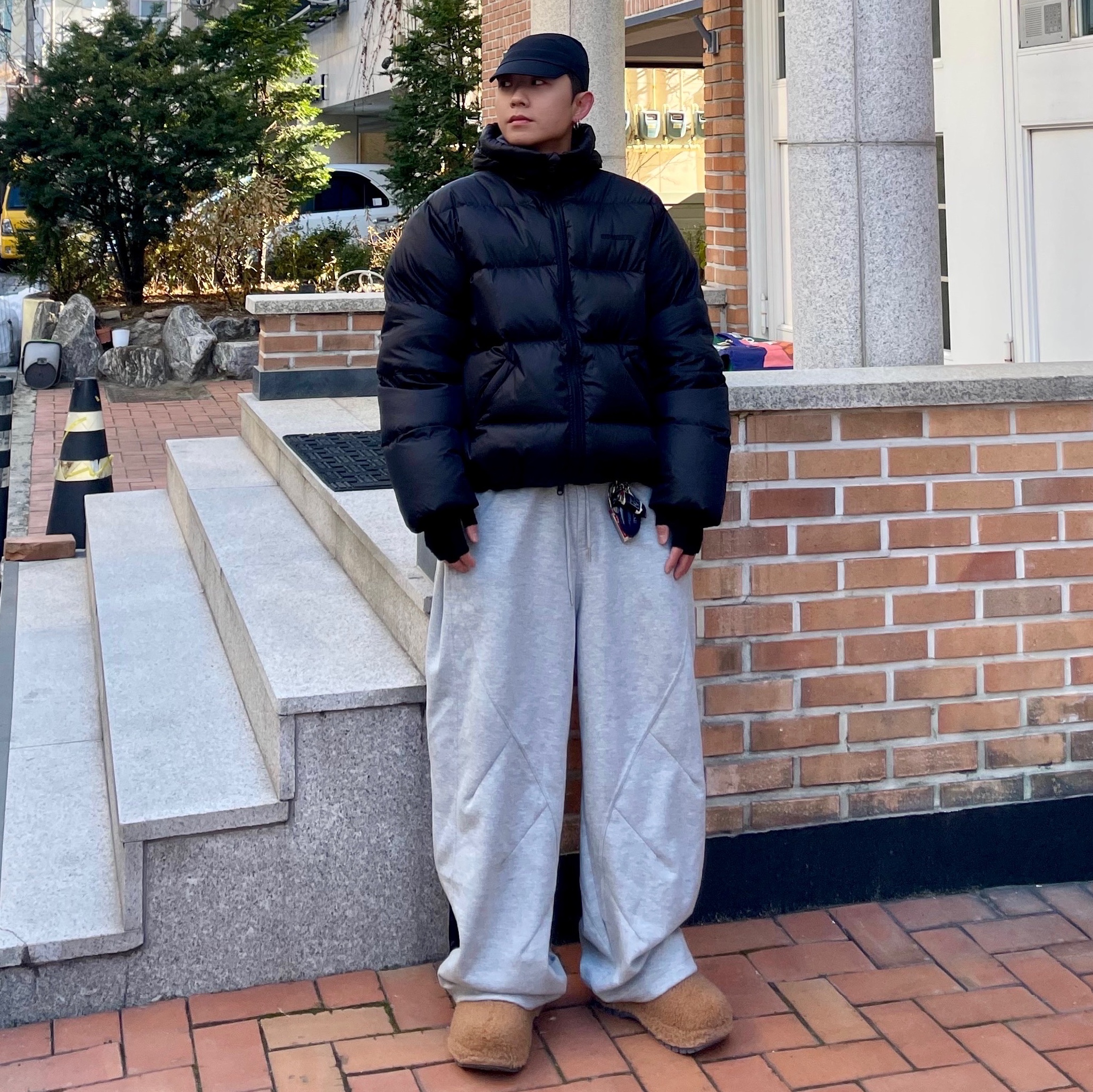 Crocs x Lil Nas X Mega Crush Clog Black Brown 착용 스타일 - 1
