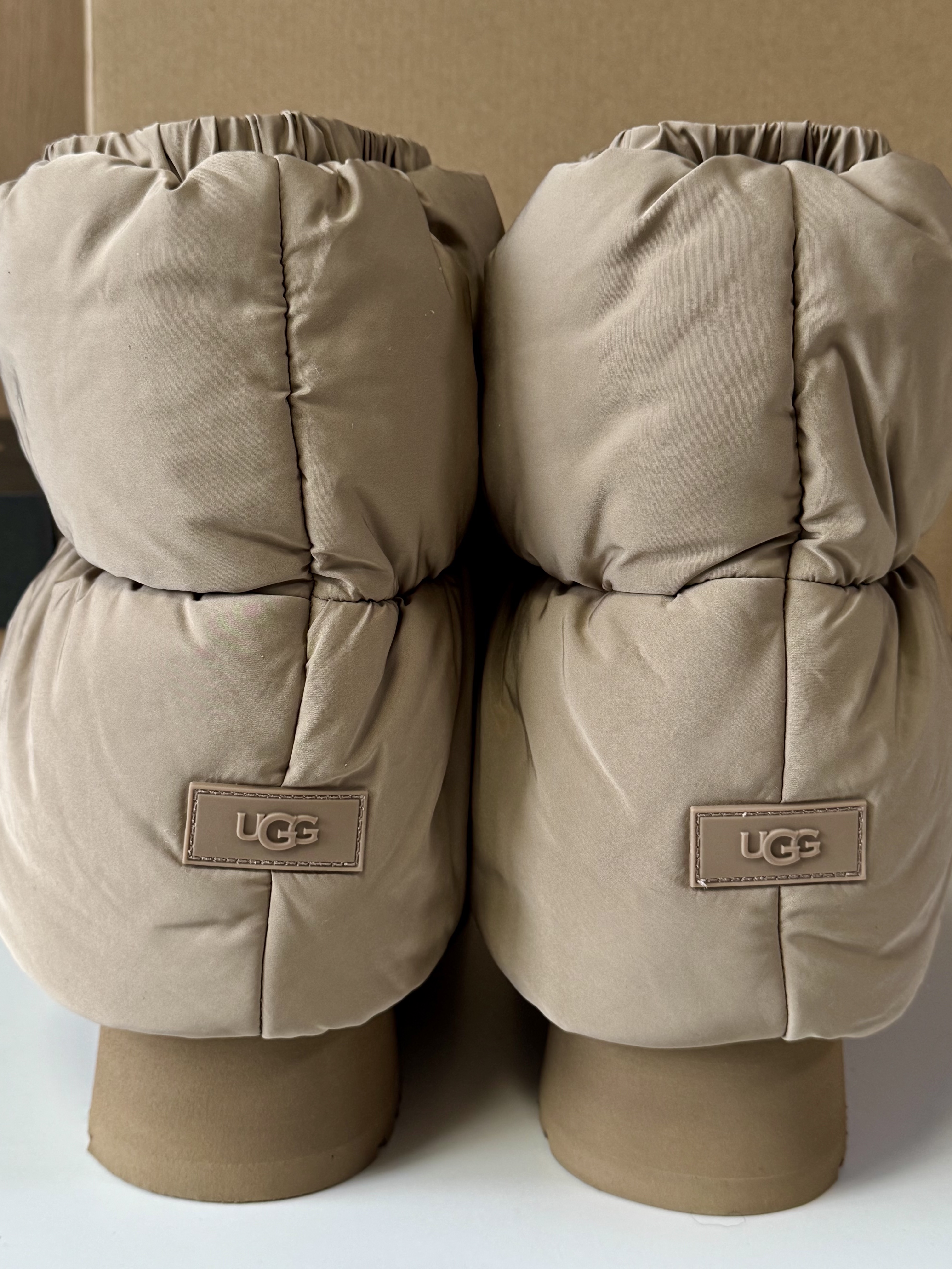 (W) UGG Classic Mini Dipper Puffer Amphora Chestnut, (W) UGG Classic Mini Dipper Puffer Black 착용 스타일 - 1