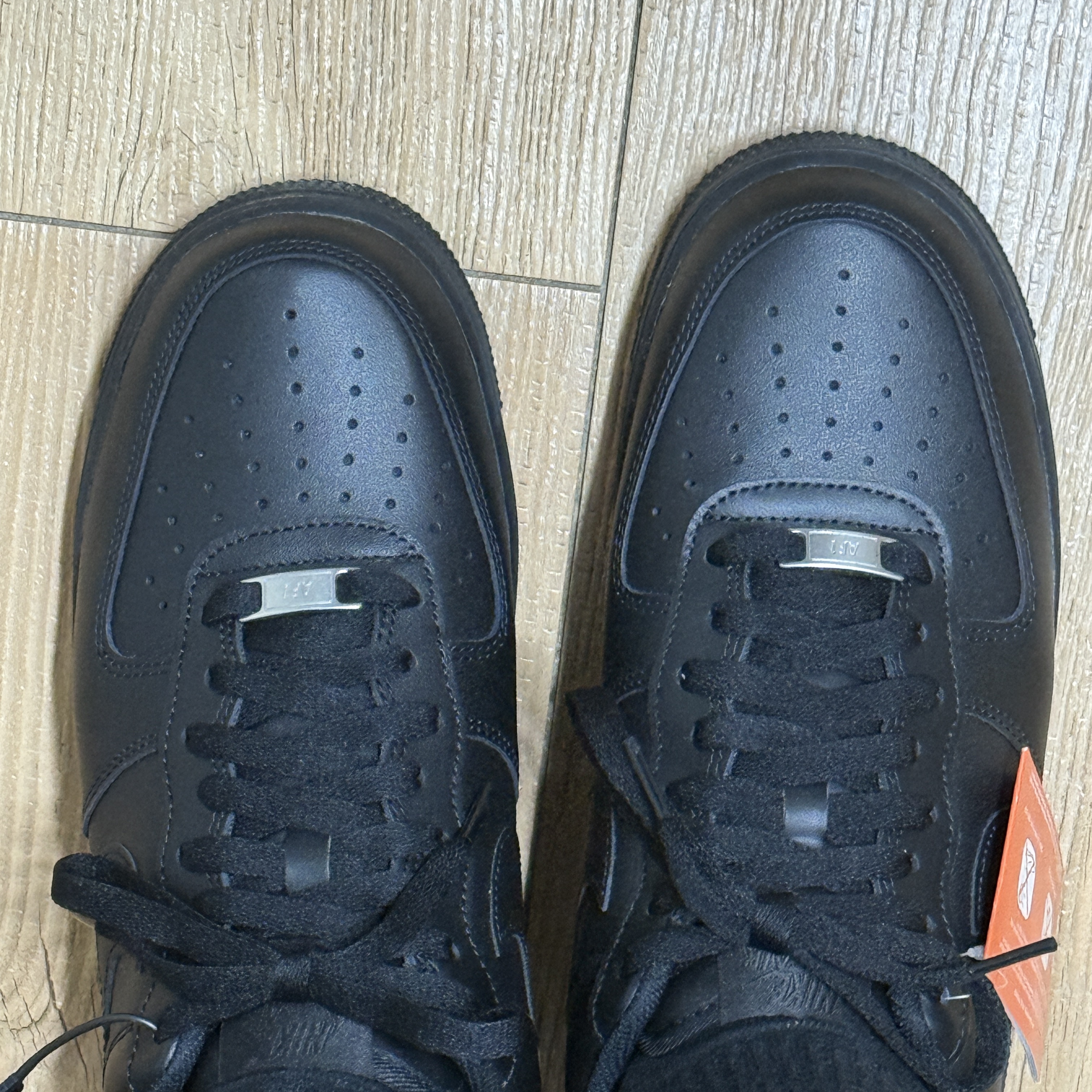 Nike Air Force 1 '07 Low Triple Black 착용 스타일 - 2