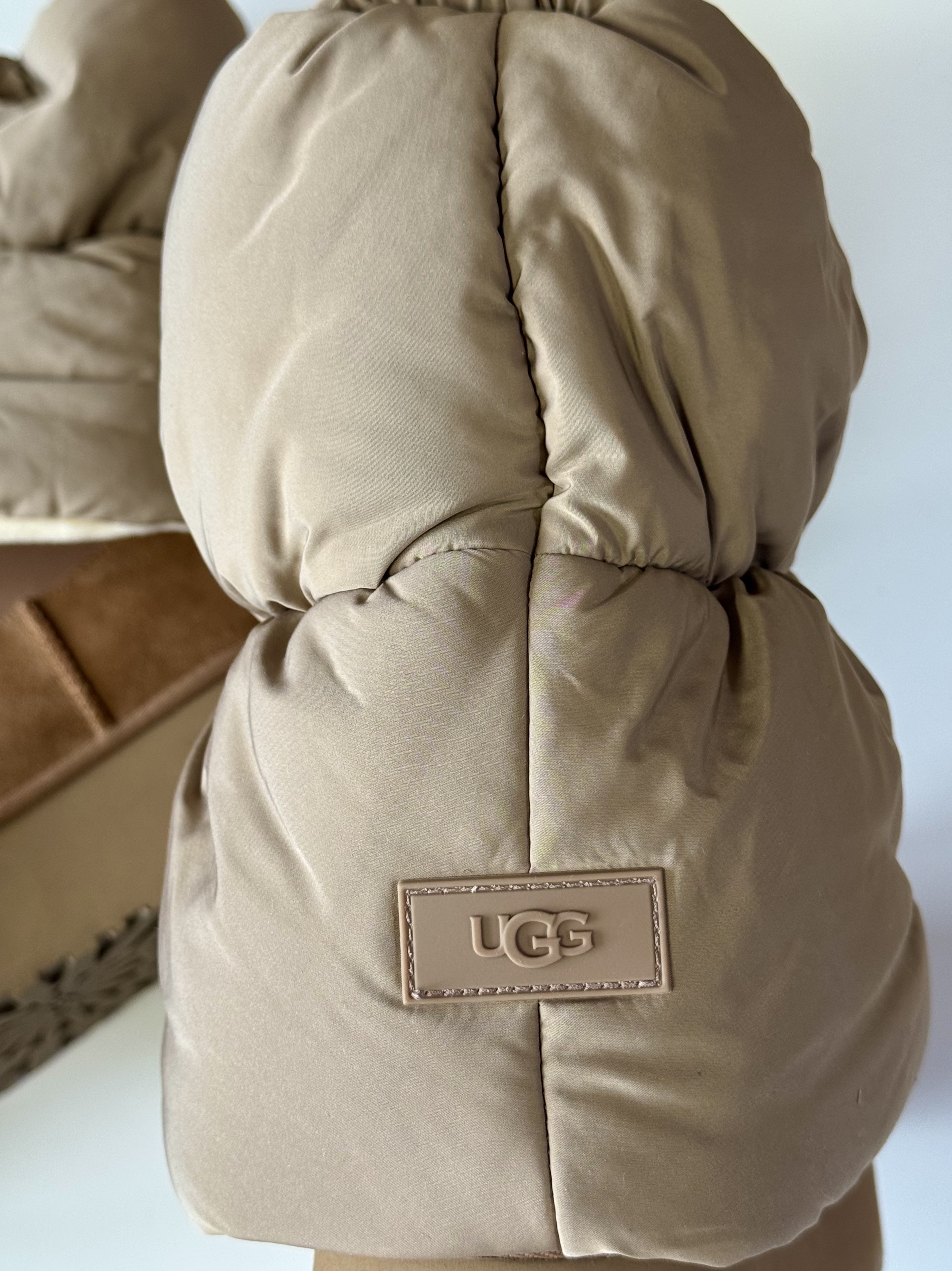 (W) UGG Classic Mini Dipper Puffer Amphora Chestnut, (W) UGG Classic Mini Dipper Puffer Black 착용 스타일 - 2