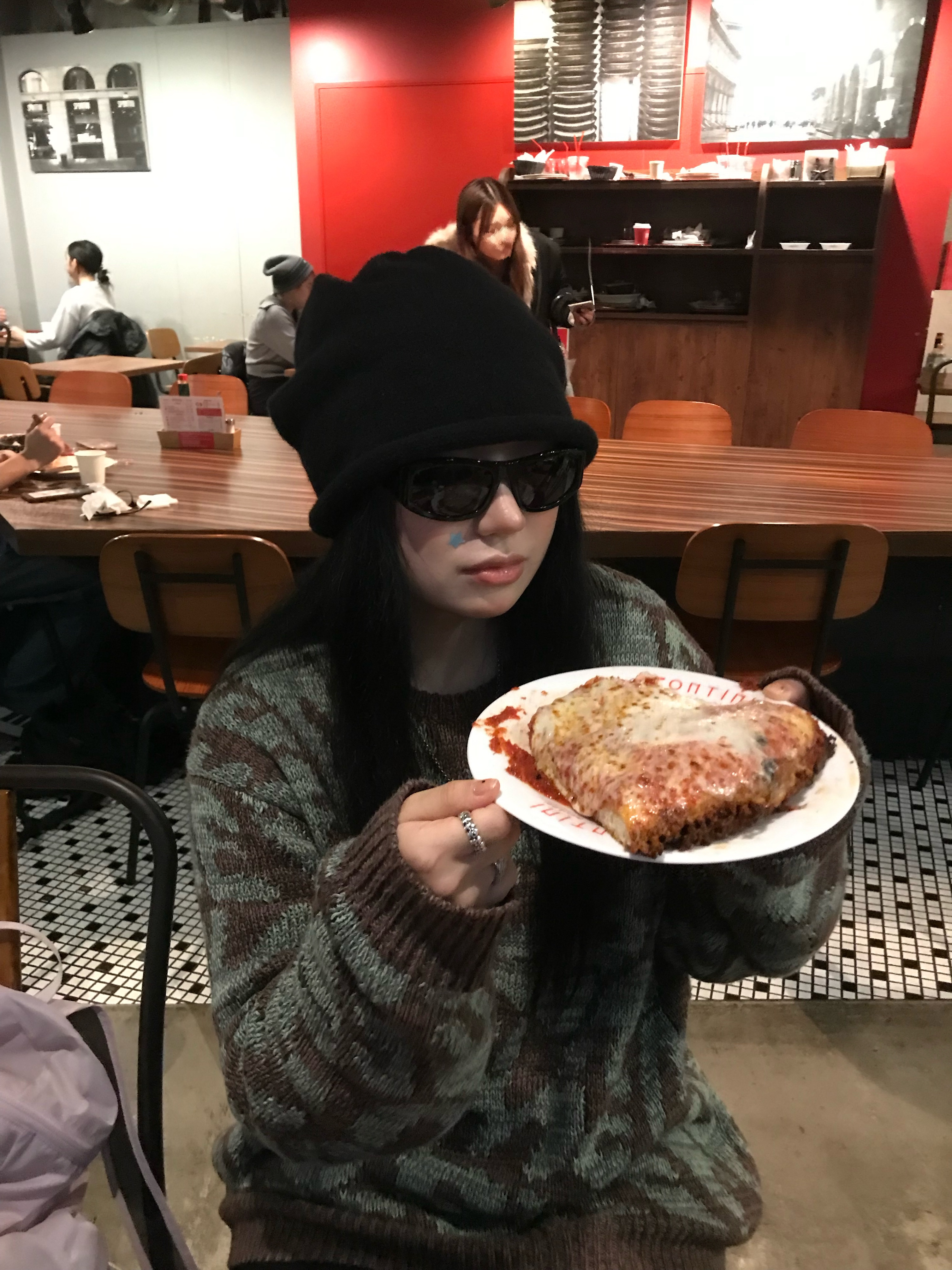 Stussy Landon Sunglasses Black Black Lens, Supreme Stacked Sweater Brown - 23SS 착용 스타일 - 3