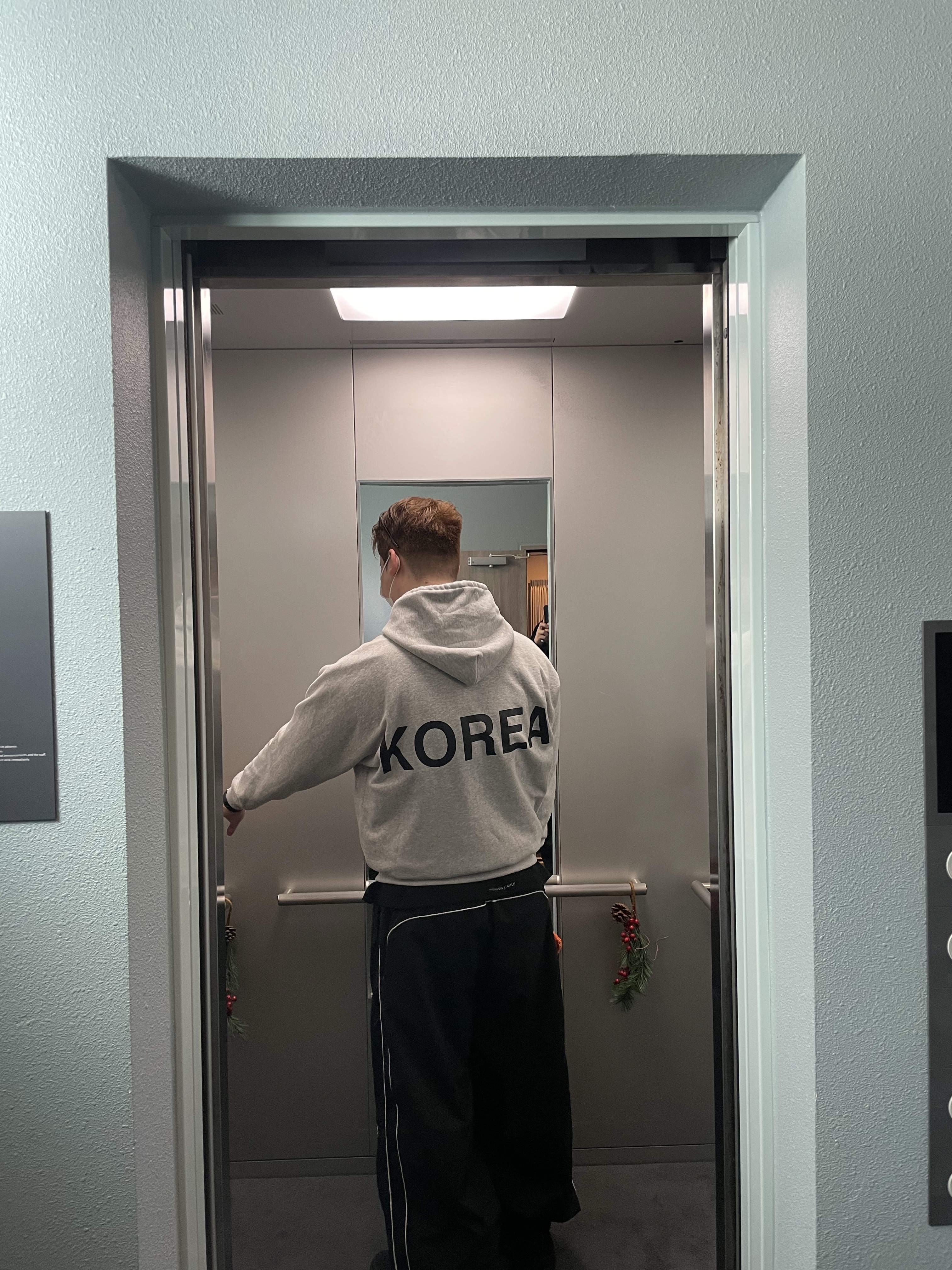 Yeezy HD-10 Grey - Korea Limited, Undermycar Mu.126 Original Logo Piping Line Nylon Pants Black 착용 스타일