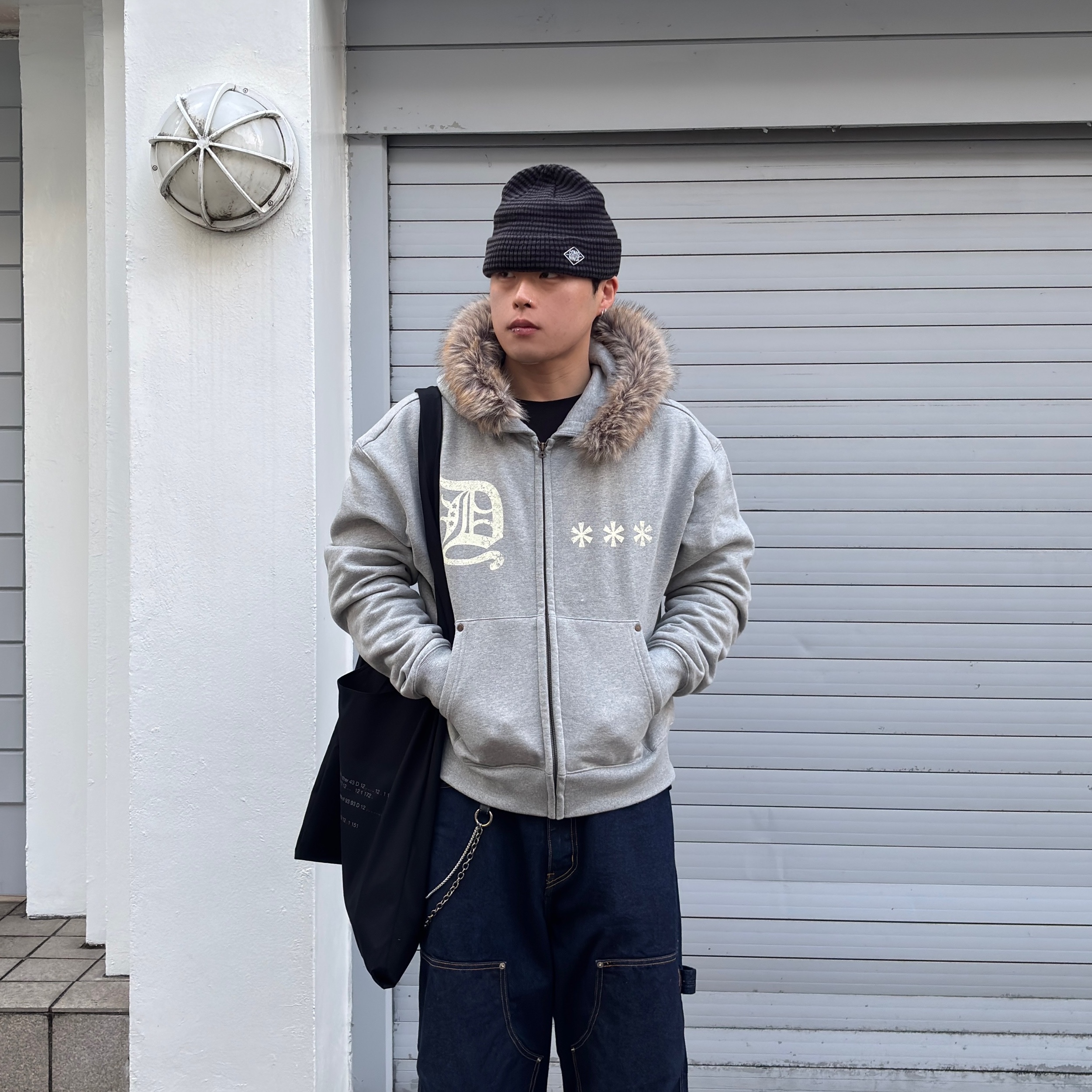 AMOU Fur Hoodie Zip Up Gray, AMOU Fur Hoodie Zip Up Black 착용 스타일 - 8