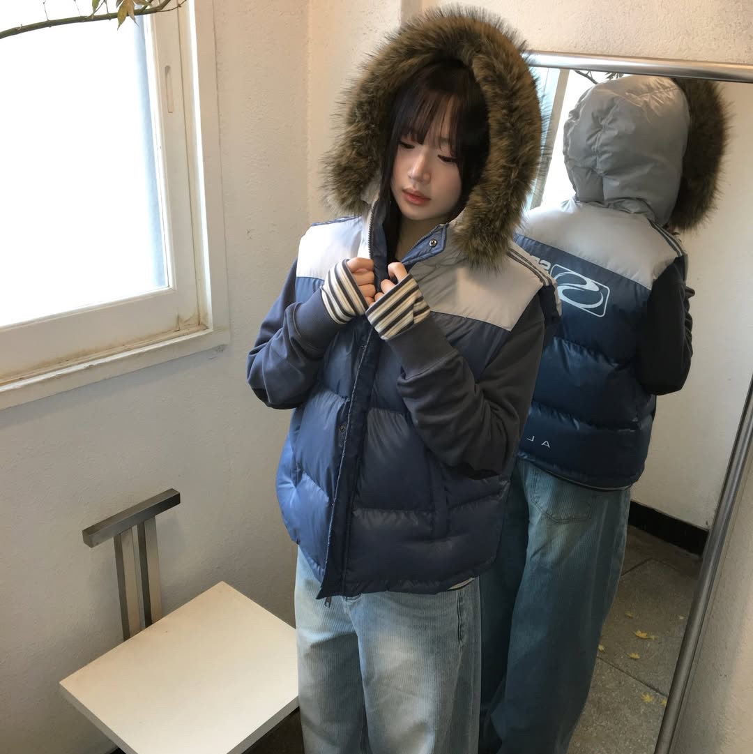 SPORT CHAMBER Track DuckDown Vest Blue, SPORT CHAMBER SC Play T-Shirt Cream 착용 스타일 - 1