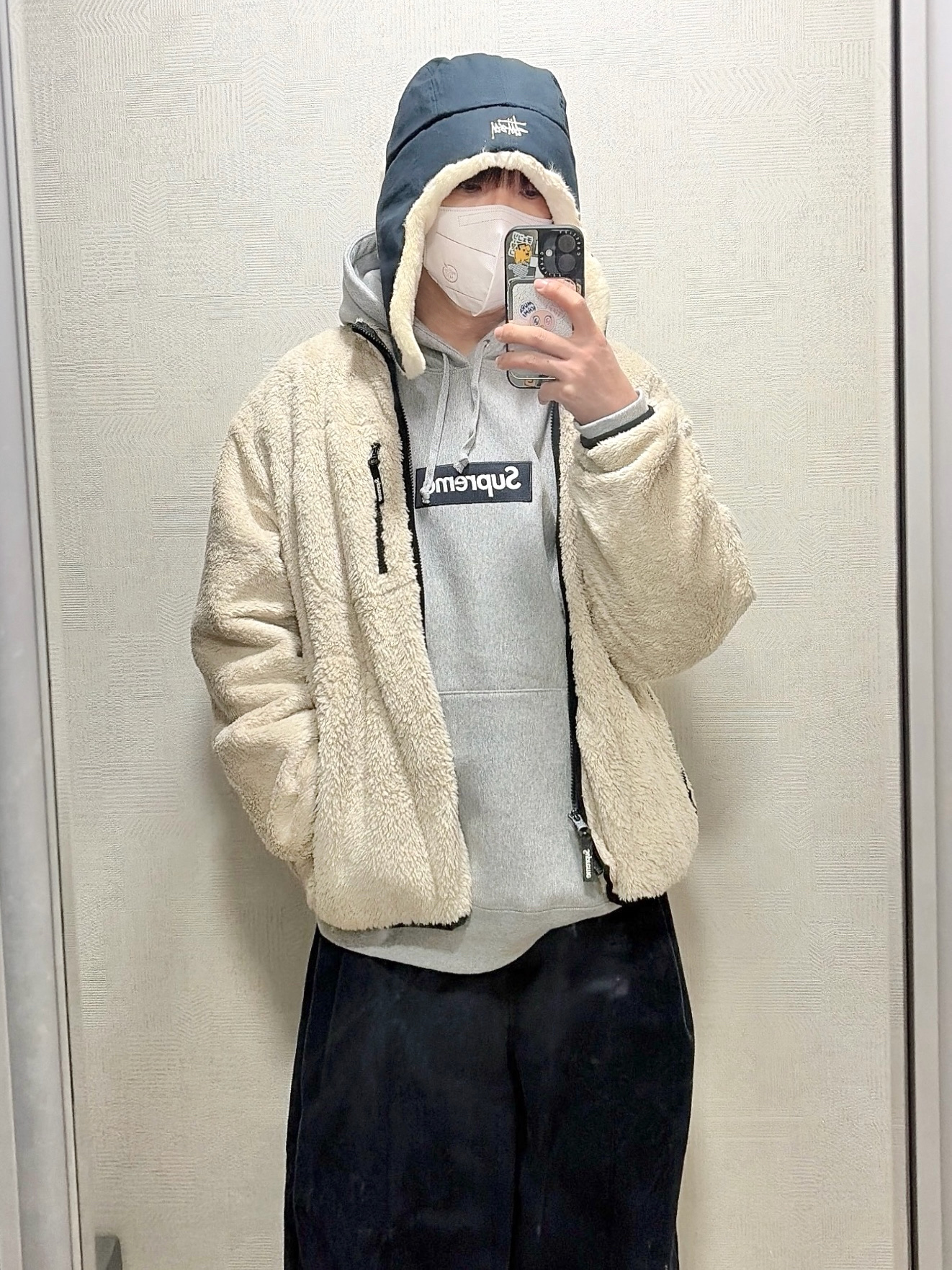 Supreme Box Logo Hooded Sweatshirt Heather Grey - 25FW, Supreme x Kate Moss Fleece Jacket Natural - 24FW 착용 스타일