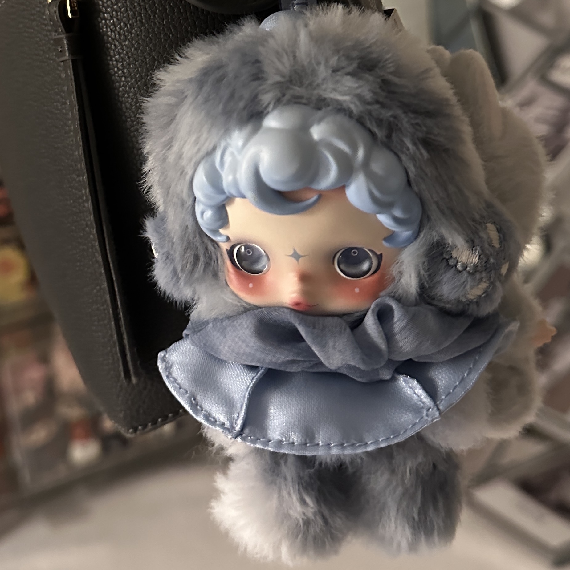 Pop Mart Skullpanda L’Impressionnisme Series Plush Doll Dew (Opened Case) 착용 스타일