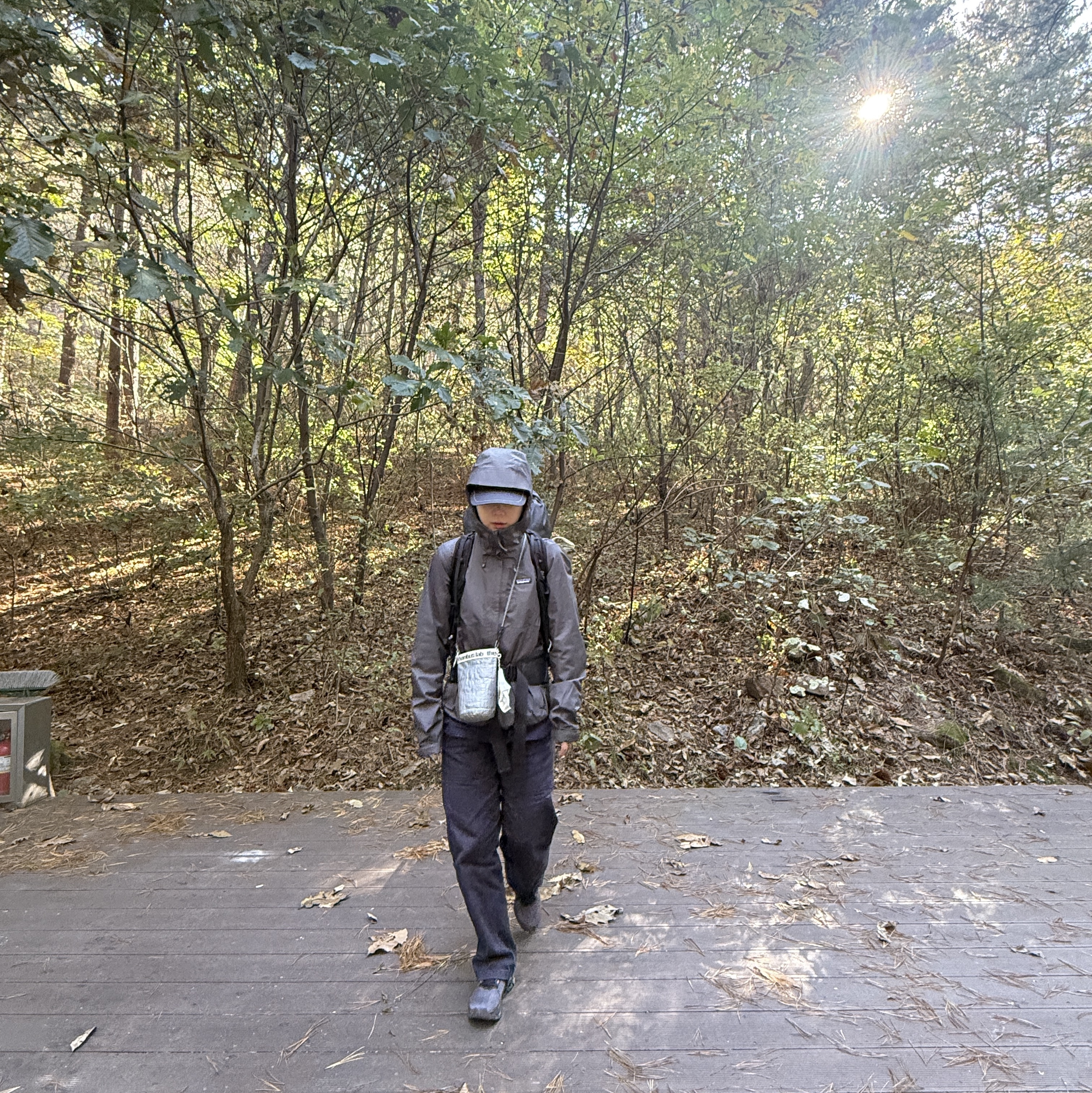 Patagonia Torrentshell 3L Jacket Forge Grey, Arc'teryx Aerios 35 Backpack Black 착용 스타일 - 3