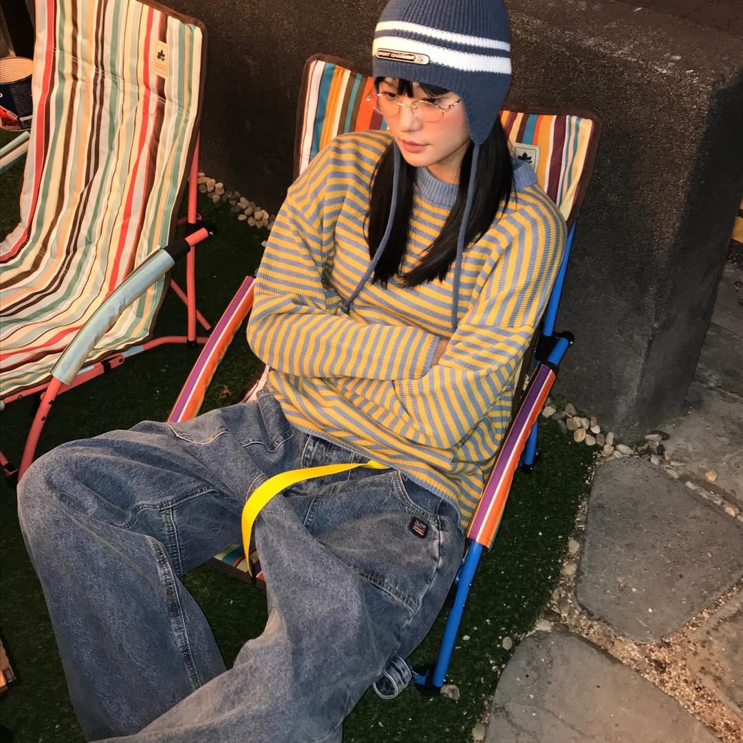 SPORT CHAMBER Superwide Carpenter Denim Pants Blue, SPORT CHAMBER Route Earflap Beanie Navy 착용 스타일 - 1