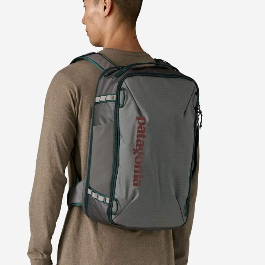 Patagonia Black Hole Mini MLC 30L Black, Patagonia Black Hole Mini MLC 30L Noble Grey 착용 스타일 - 8