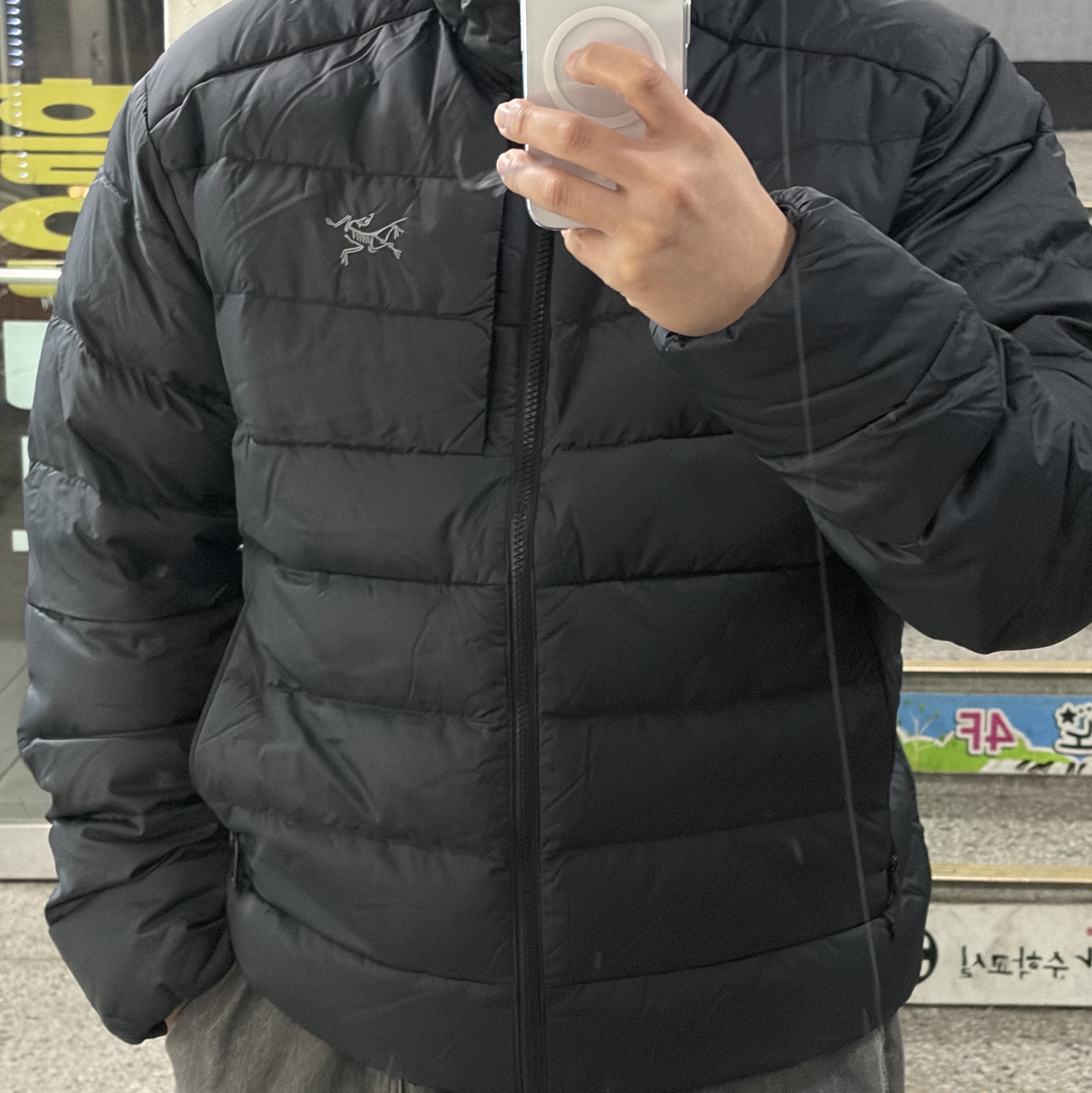 Arc'teryx Thorium Hoody Black 착용 스타일 - 2