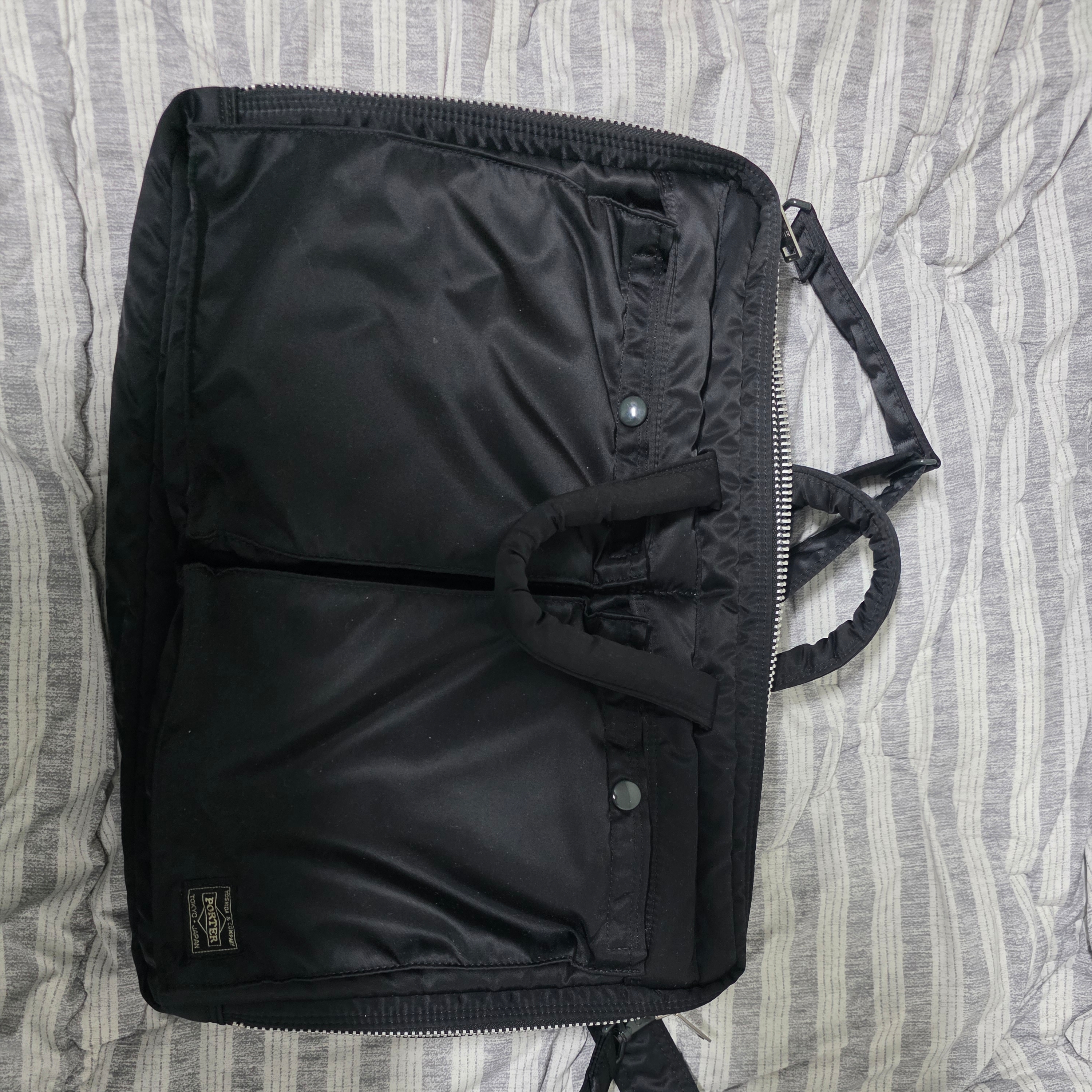 Porter Tanker 2Way Briefcase Black 착용 스타일