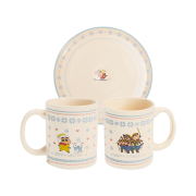 [KREAM 단독] DANCOMMA x Crayon Shin Chan Neighborhood Security Squad Winter Sweater Cup & Plate Set Ivory