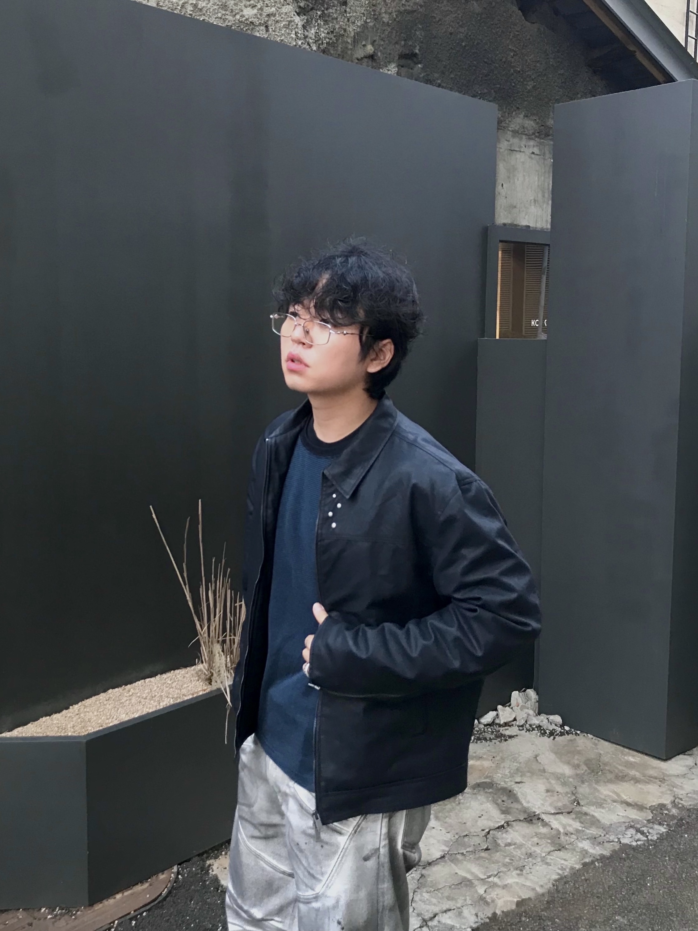 Gentle Monster Atomic 02 Silver, Nike x Martine Rose Shox MR4 Black Multi 착용 스타일 - 7