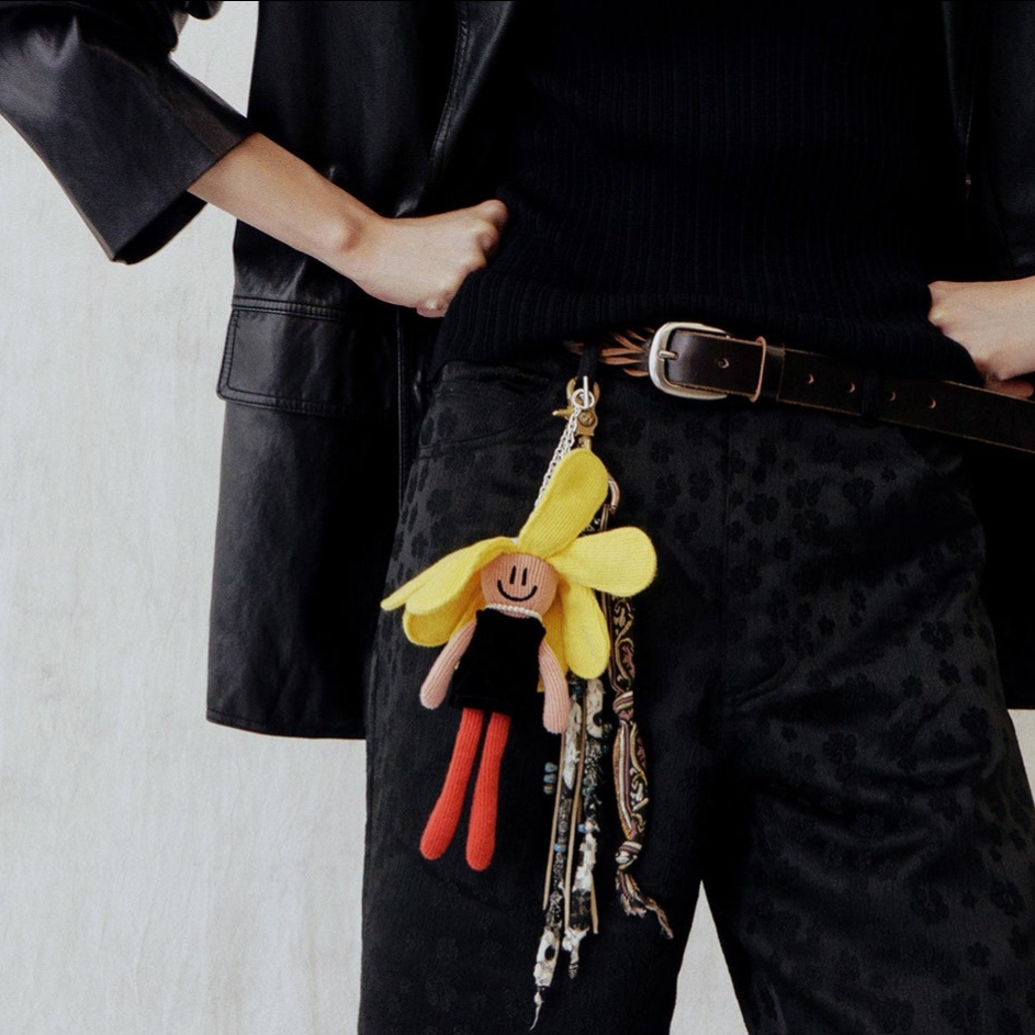 Zo&Friends A&ne Knit Doll Keyring Yellow Black Red 착용 스타일 - 3