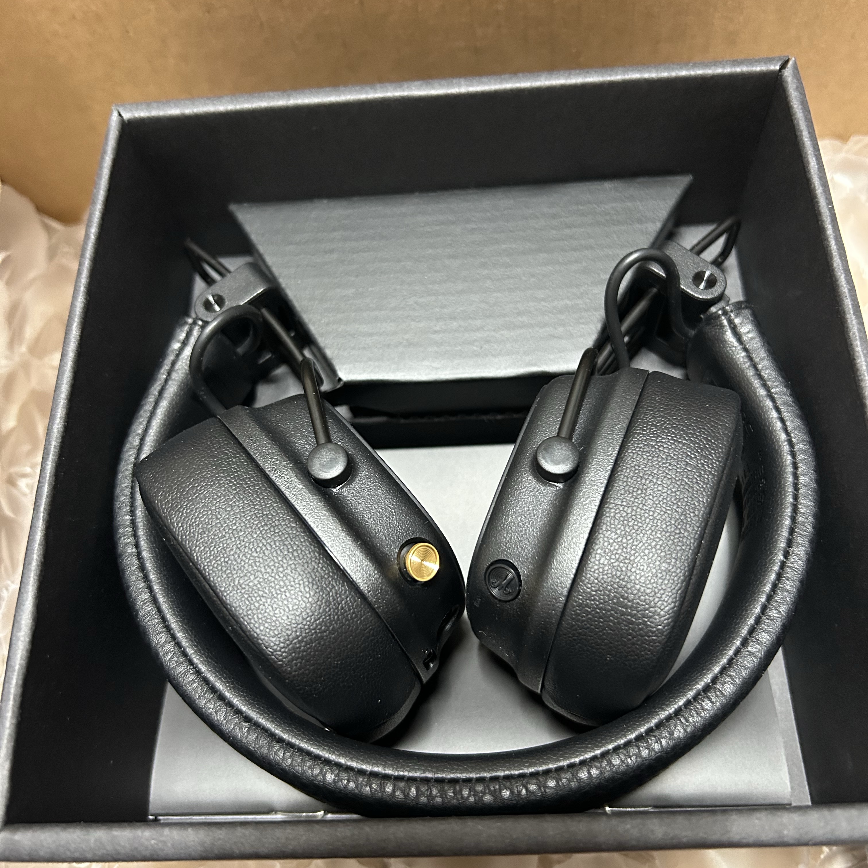 Marshall Major V Black (Korean Ver.) 착용 스타일 - 2